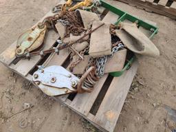 Pallet w/Pulleys & Straps