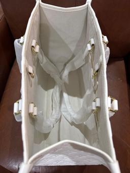 Women's White Purse (AUCTION COMPANY DOES NOT GUARANTEE AUTHENTICITY)