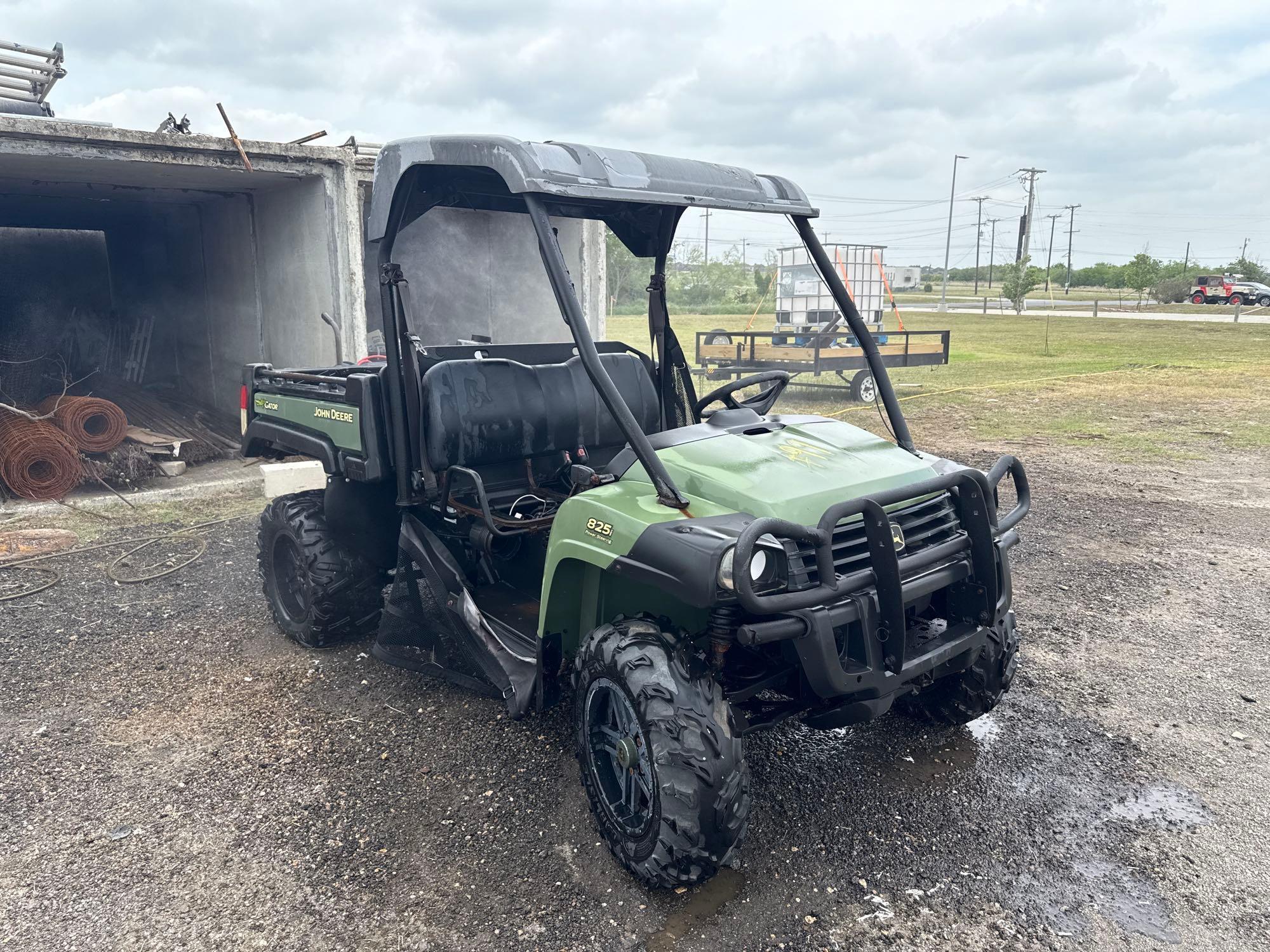 John Deere 825i E Gas 4x4 XUV UTV, P.I.N. #1M0825GELGM116824