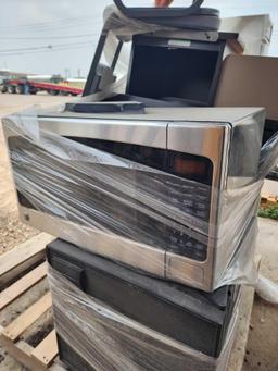 Pallet w/ (1) Cubic Mini Fridge, (1) Microwave, (1) Beige File Desk Organizer, (1) Chair, etc.