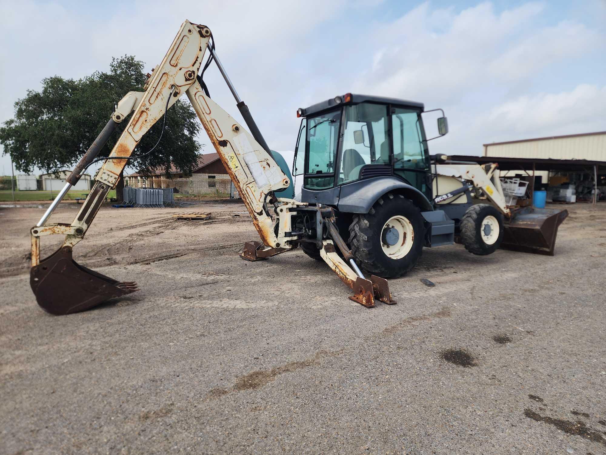 Terex 760 Xtendahoe 4x4 Backhoe, Enclosed Cab, Model# CM7626