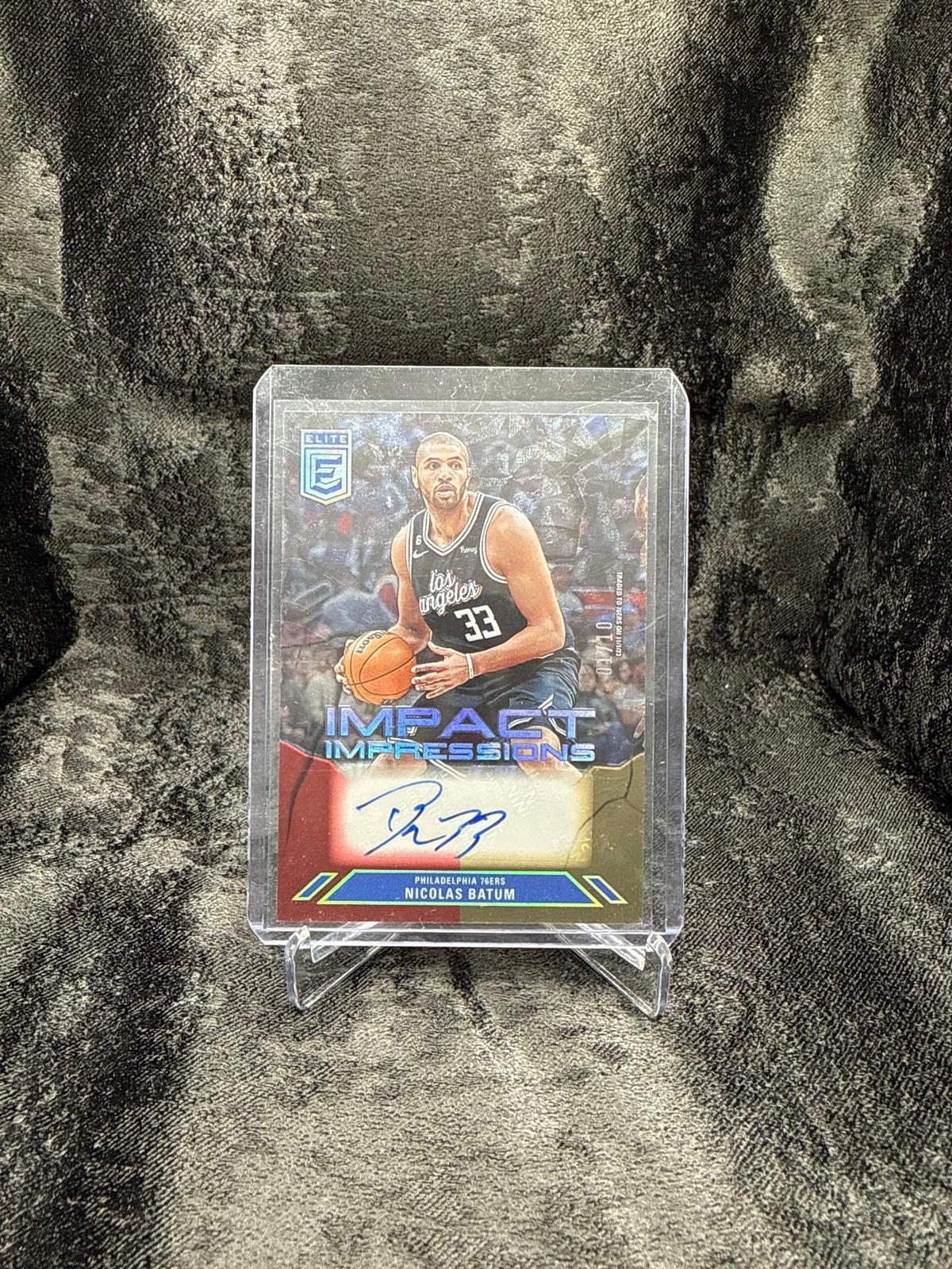 2024 PANINI DONRUSS ELITE BASKETBALL - IMPACT IMPRESSIONS AUTO. NICOLAS BATUM (#01/10)