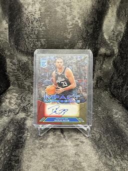 2024 PANINI DONRUSS ELITE BASKETBALL - IMPACT IMPRESSIONS AUTO. NICOLAS BATUM (#01/10)