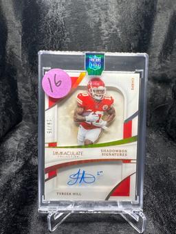 2021 PANINI IMMACULATE COLLECTION FOOTBALL - SHADOWBOX SIGNATURES TYREEK HILL (#19/75)