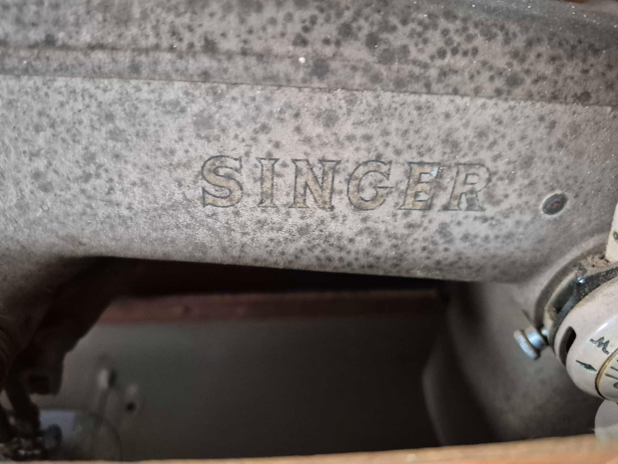 SINGER Sewing Machine Desk w/ Drawers on Pallet