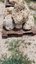 (1) Pallet of Landscape Stone Boulder Rocks