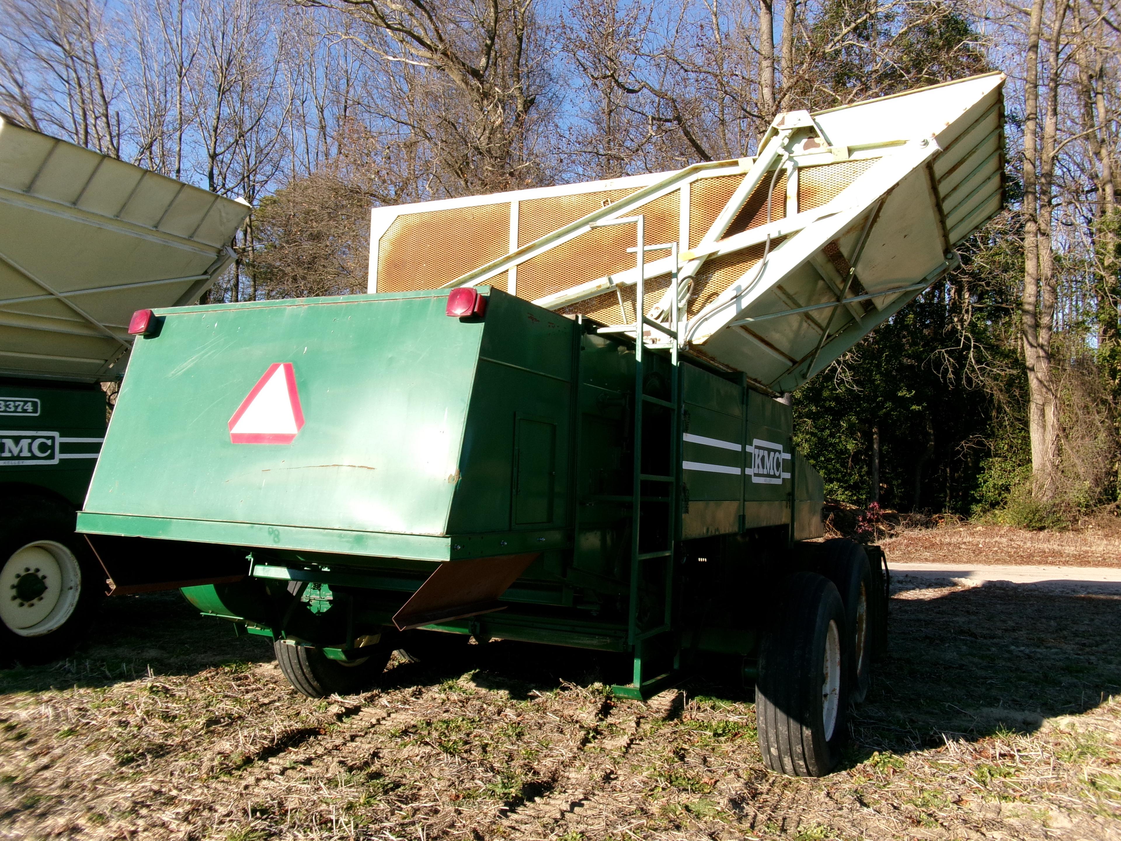 KMC 3350 4-ROW PEANUT COMBINE