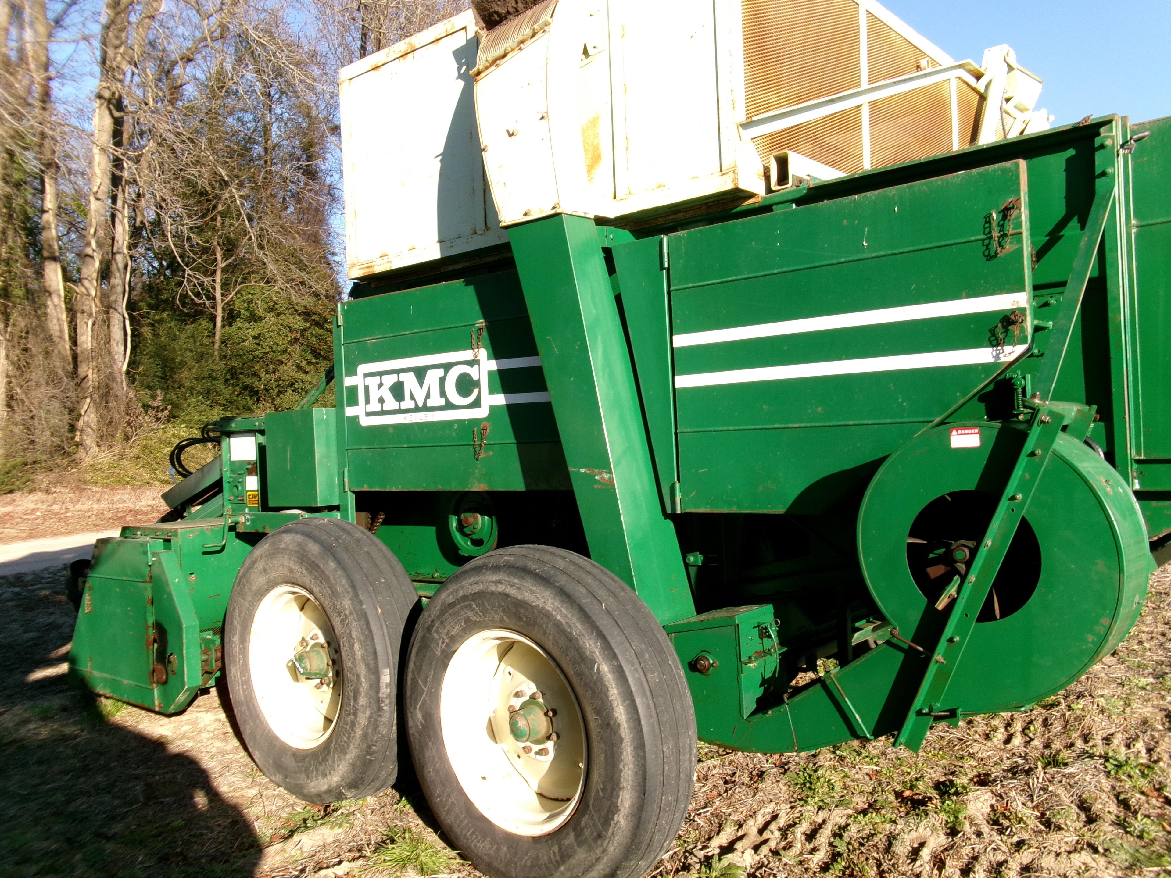 KMC 3350 4-ROW PEANUT COMBINE