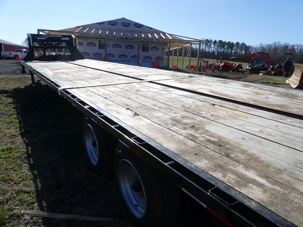 2021 LOAD TRAIL 40' GOOSENECK TRAILER, STEEL RAMPS