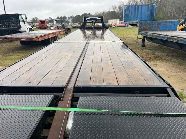 2021 LOADTRAIL 40’ GOOSENECK  WINCH STEEL RAMPS