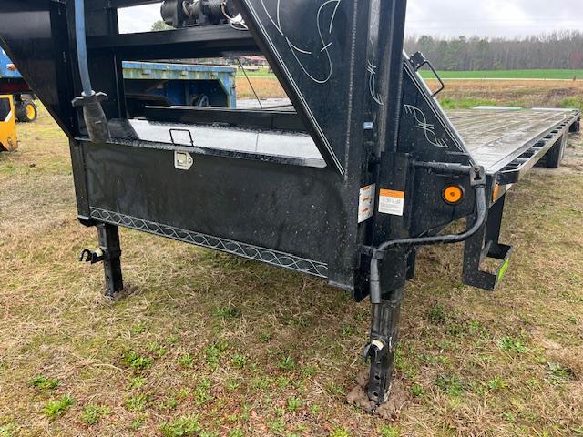 2021 LOADTRAIL 40’ GOOSENECK  WINCH STEEL RAMPS