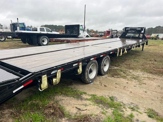 2021 LOADTRAIL 40’ GOOSENECK  WINCH STEEL RAMPS