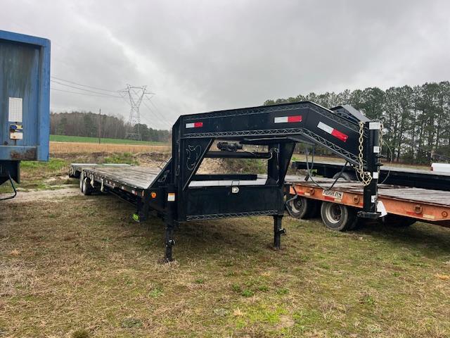 2021 LOADTRAIL 40’ GOOSENECK  WINCH STEEL RAMPS