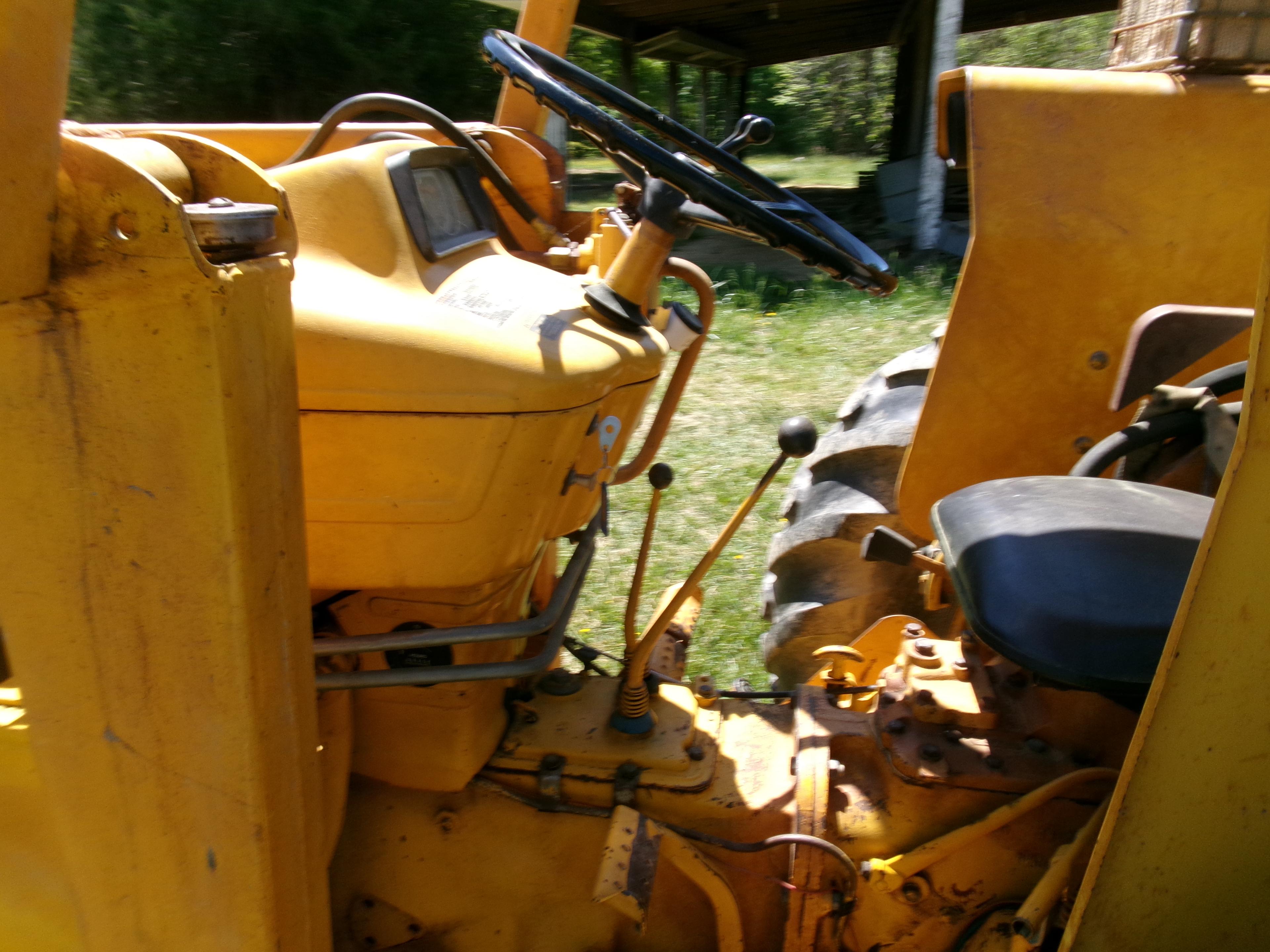 FORD 420 BACKHOE, DSL, 4-POST CANOPY, 1186 HRS WHEN TACH STOPPED, SN: C5861