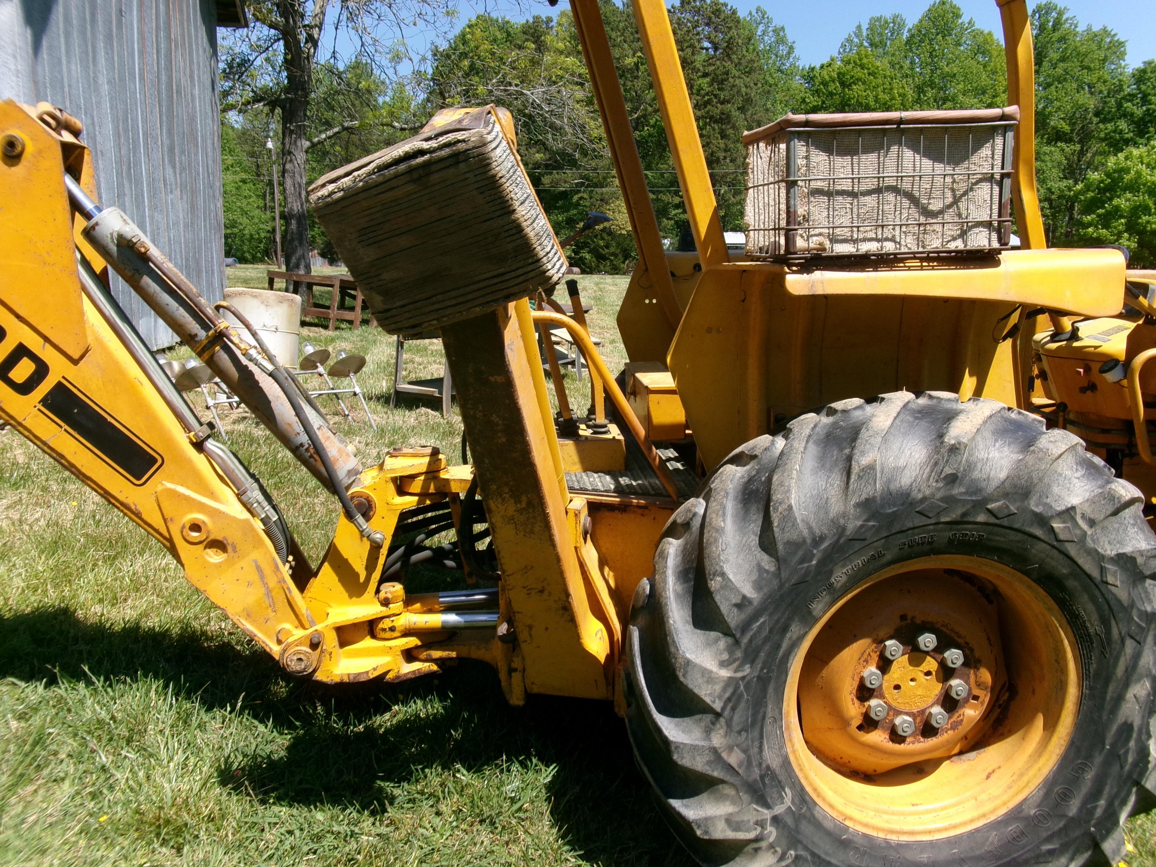 FORD 420 BACKHOE, DSL, 4-POST CANOPY, 1186 HRS WHEN TACH STOPPED, SN: C5861