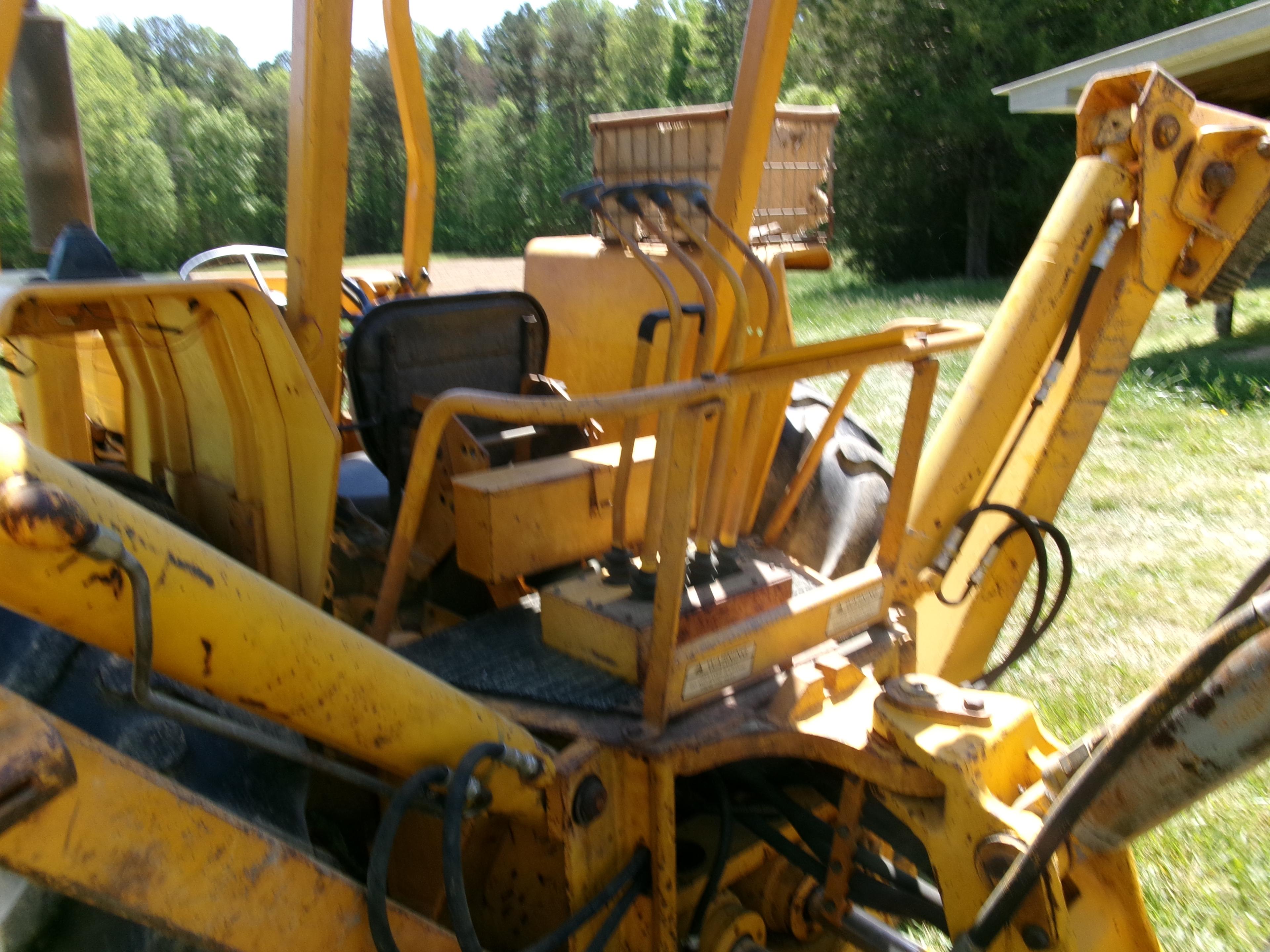 FORD 420 BACKHOE, DSL, 4-POST CANOPY, 1186 HRS WHEN TACH STOPPED, SN: C5861