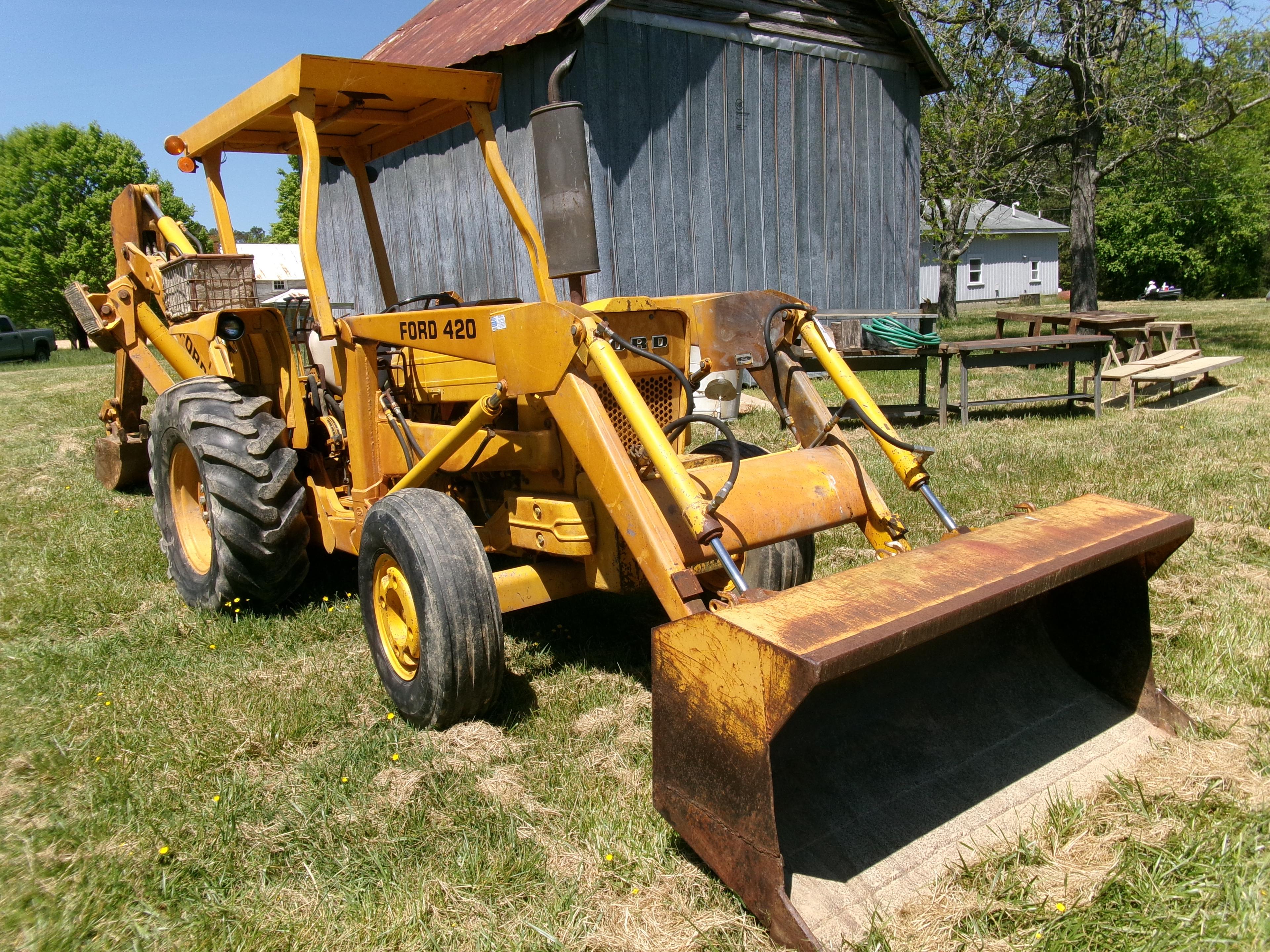 FORD 420 BACKHOE, DSL, 4-POST CANOPY, 1186 HRS WHEN TACH STOPPED, SN: C5861