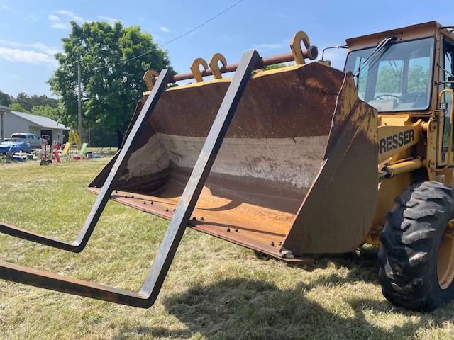 DRESSER 510 C LOADER DSL ENGINE FORKS AND BUCKET RUNS GOOD, 2ND & 3RD GEAR WEAK