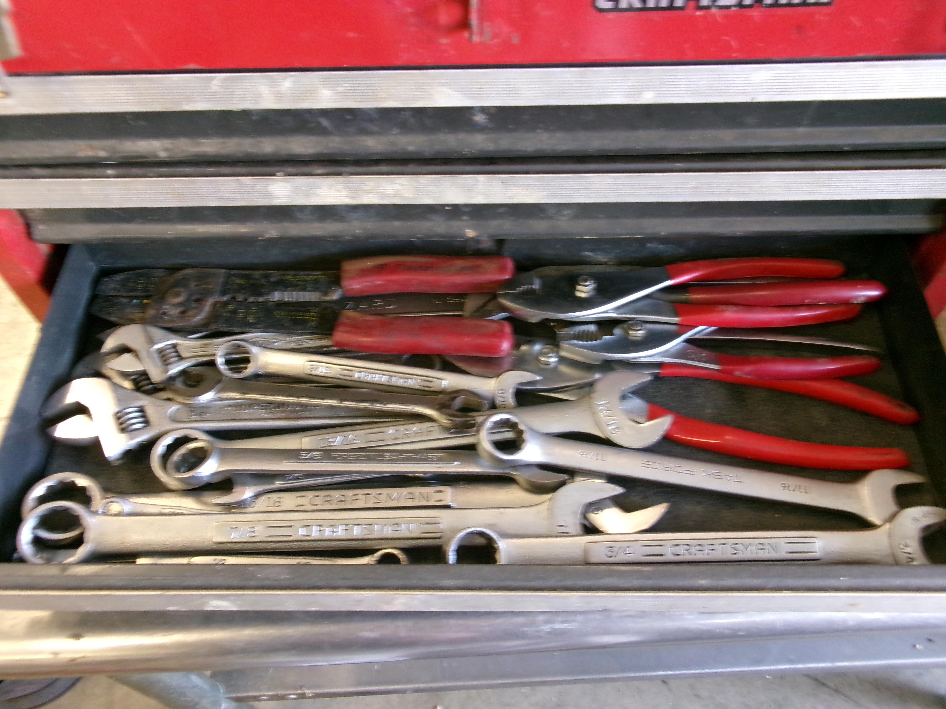 CRAFTSMAN TOOL BOX WITH TOOLS