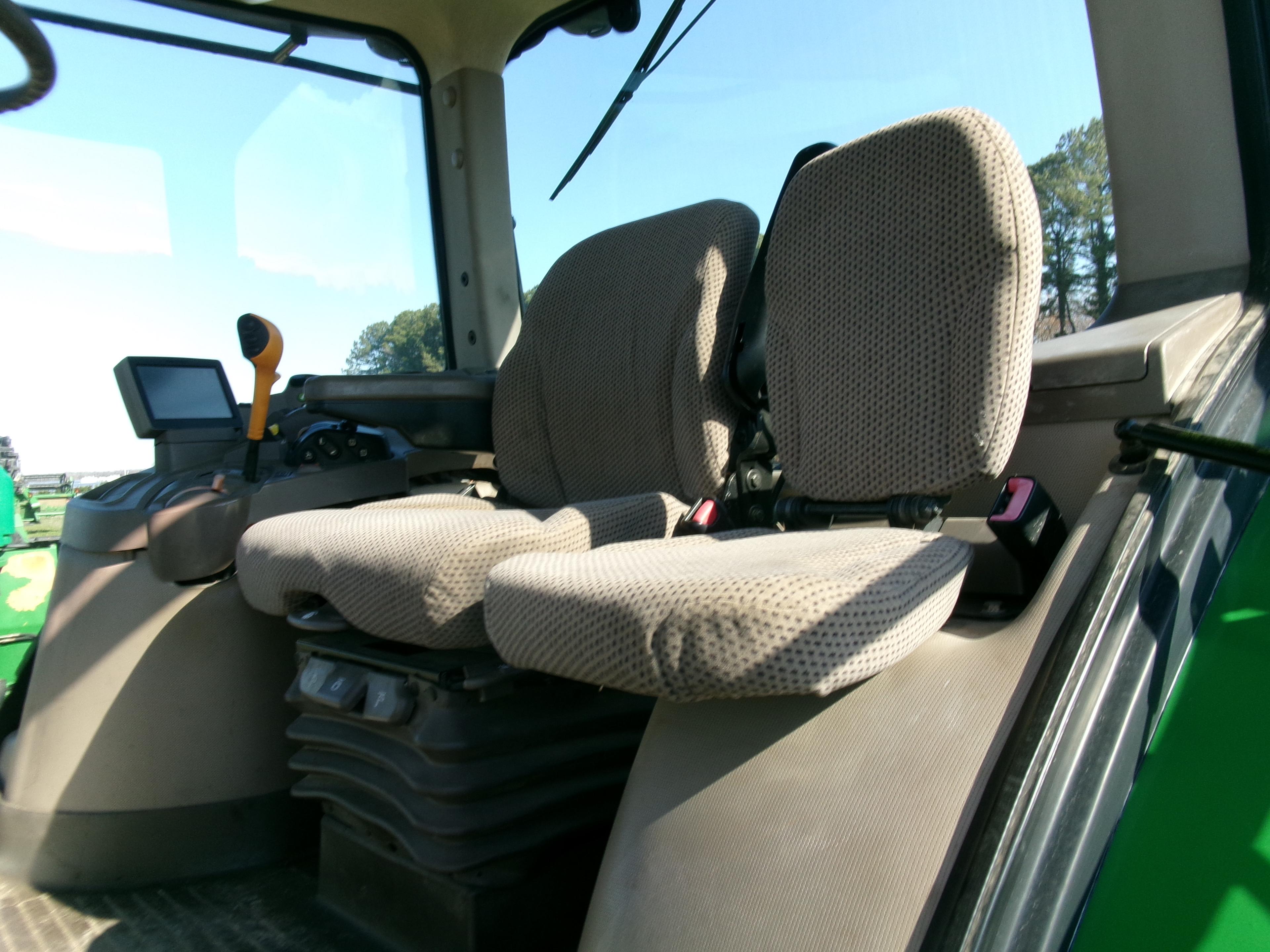JD 7200R DSL, CAB, POWER QUAD TRANS WITH E-RANGE, LEFT HAND REVERSER MFWD, 4 REMOTES, QUICK HITCH, W