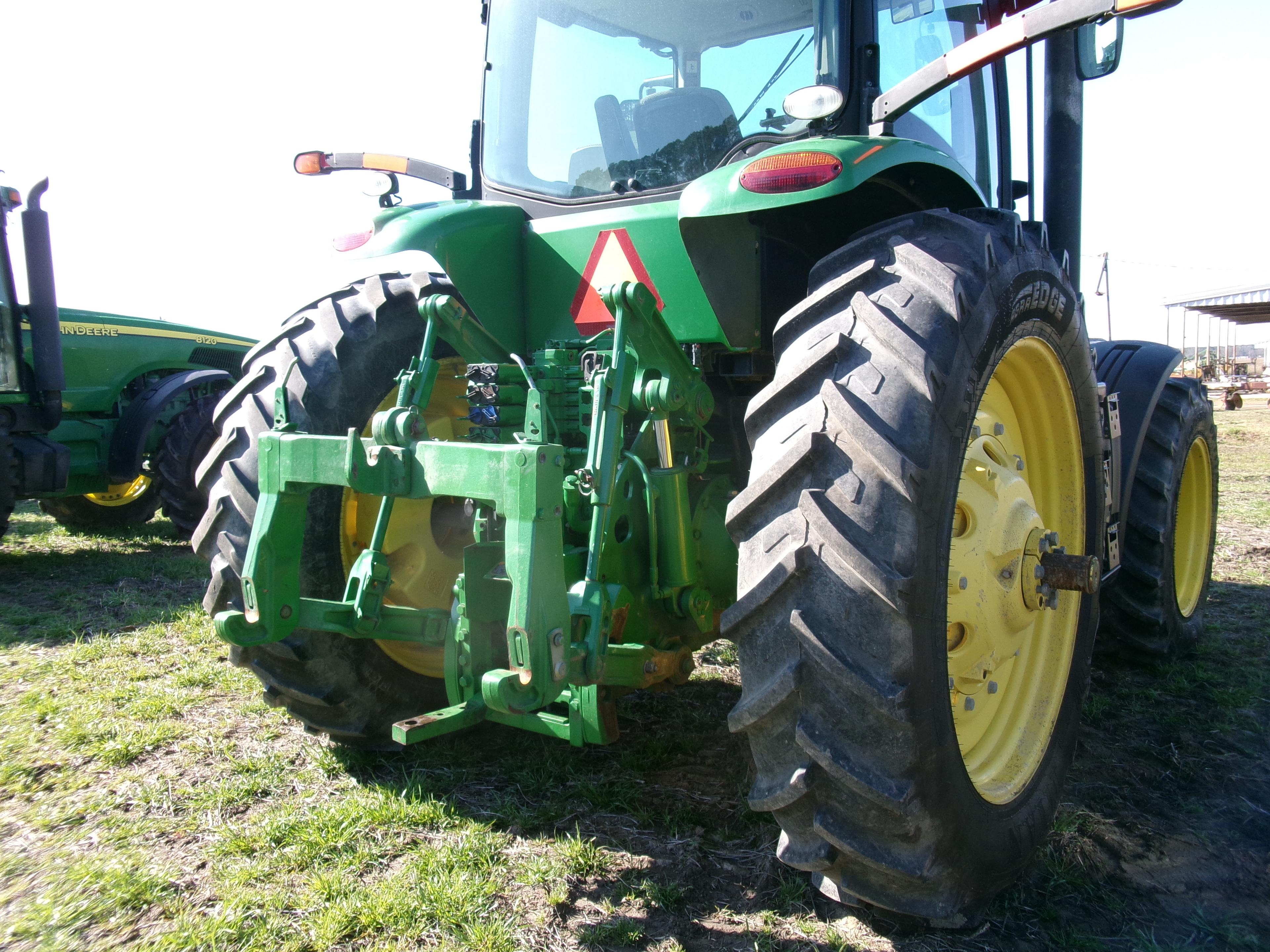 JD 7200R DSL, CAB, POWER QUAD TRANS WITH E-RANGE, LEFT HAND REVERSER MFWD, 4 REMOTES, QUICK HITCH, W