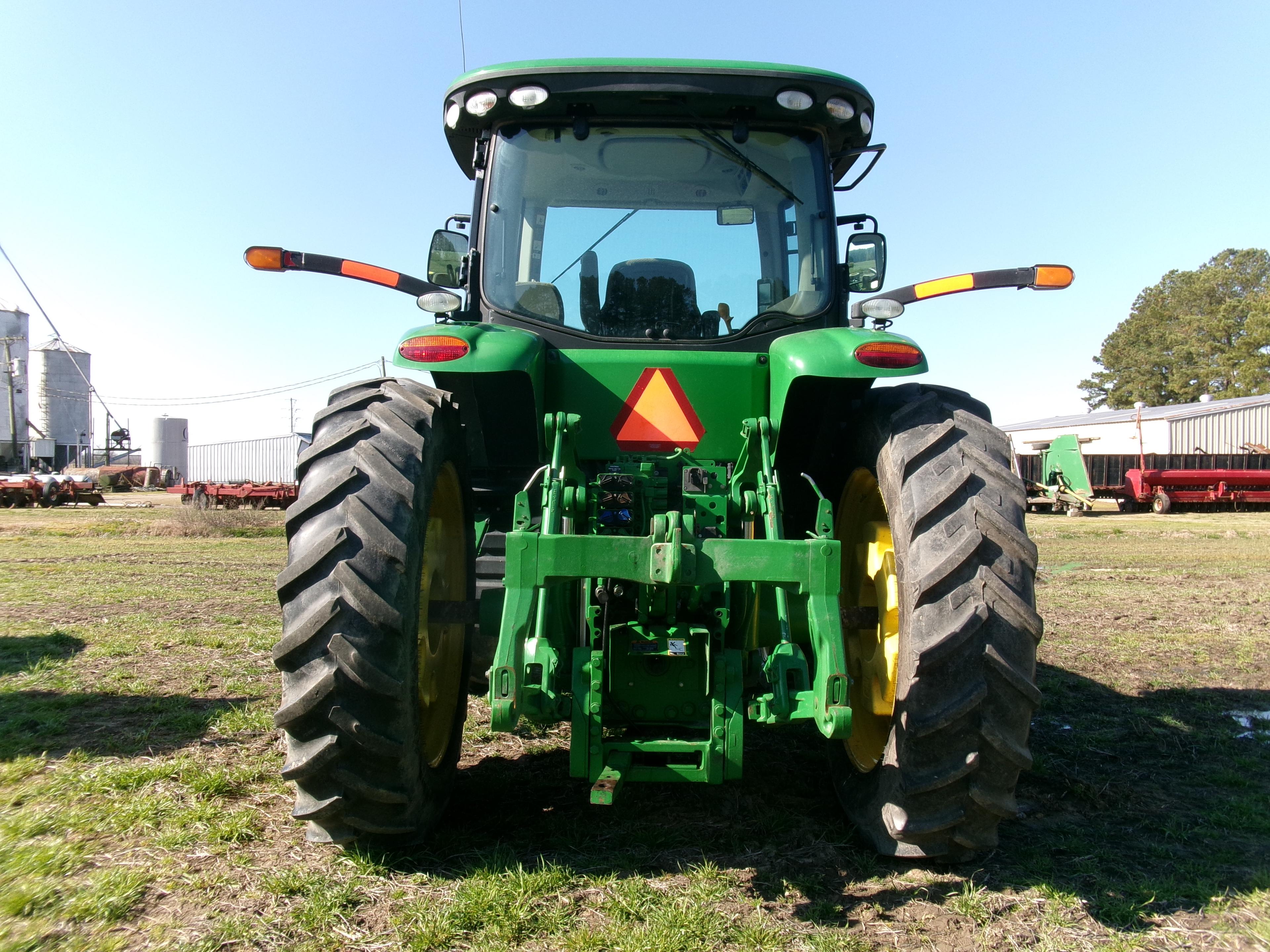 JD 7200R DSL, CAB, POWER QUAD TRANS WITH E-RANGE, LEFT HAND REVERSER MFWD, 4 REMOTES, QUICK HITCH, W