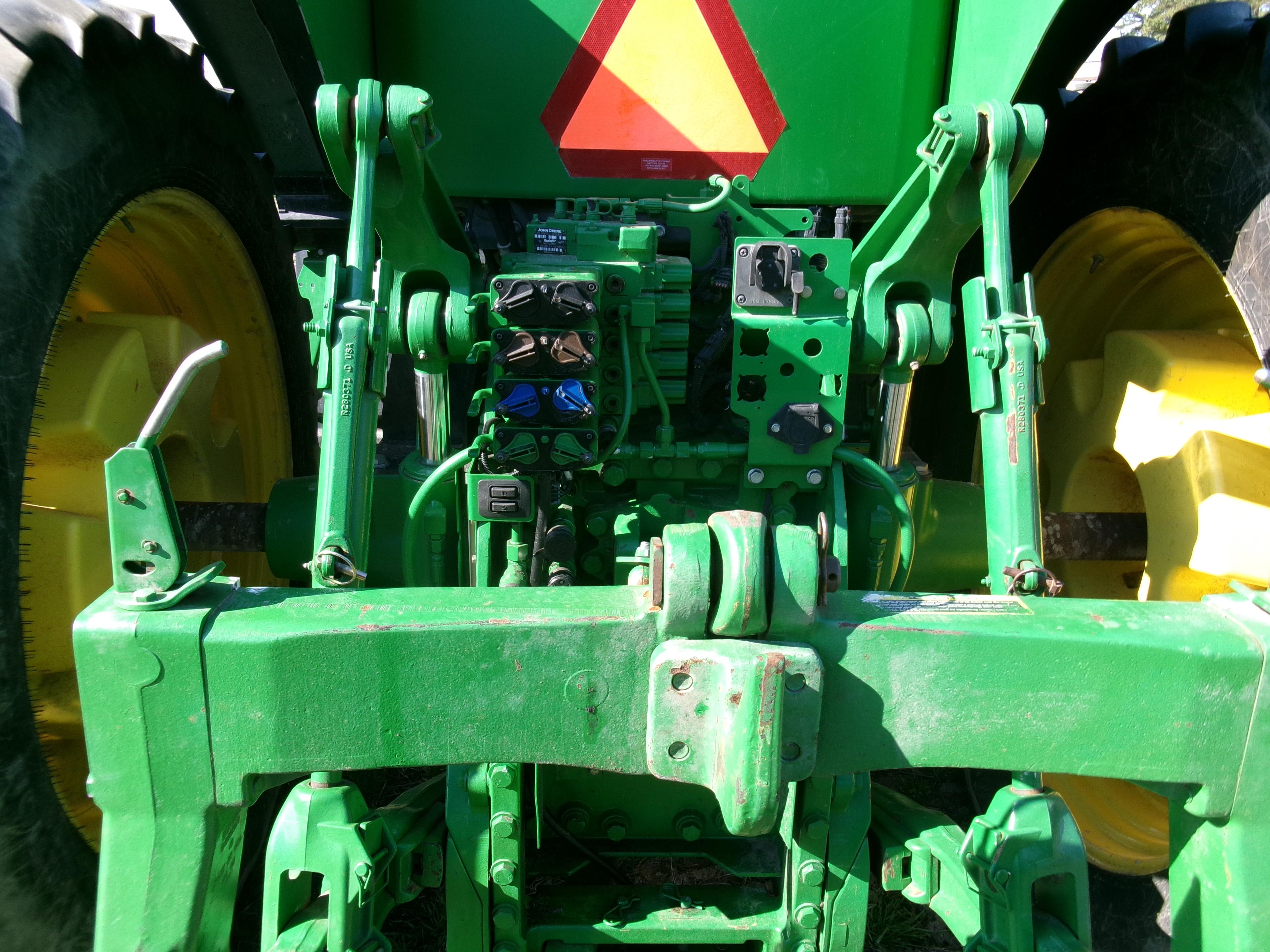 JD 7200R DSL, CAB, POWER QUAD TRANS WITH E-RANGE, LEFT HAND REVERSER MFWD, 4 REMOTES, QUICK HITCH, W