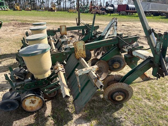 KMC 4-ROW RIPPER BEDDER PLANTER DIRT DOOR ROW MARKERS 36”