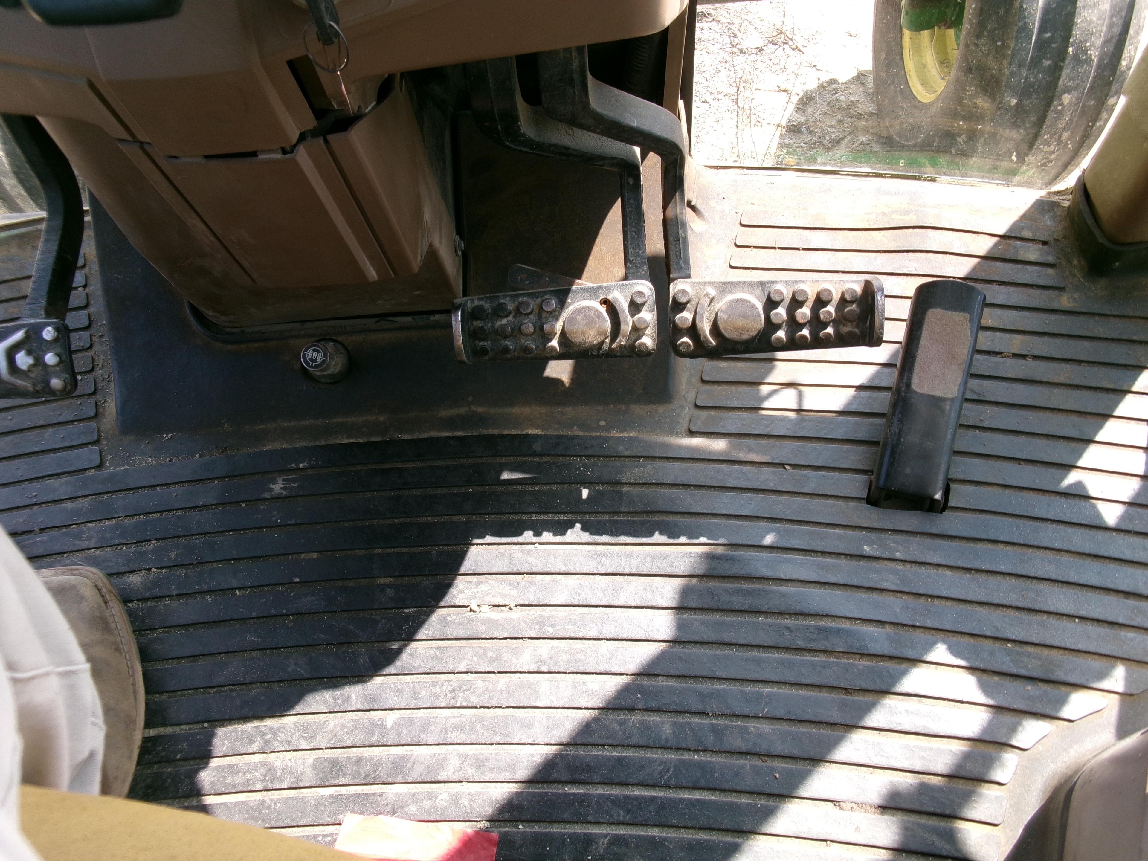 JD 7200, CAB, DSL, A/C, POWERQUAD TRANS, DUAL REMOTES, 8150 HRS, SN:001473