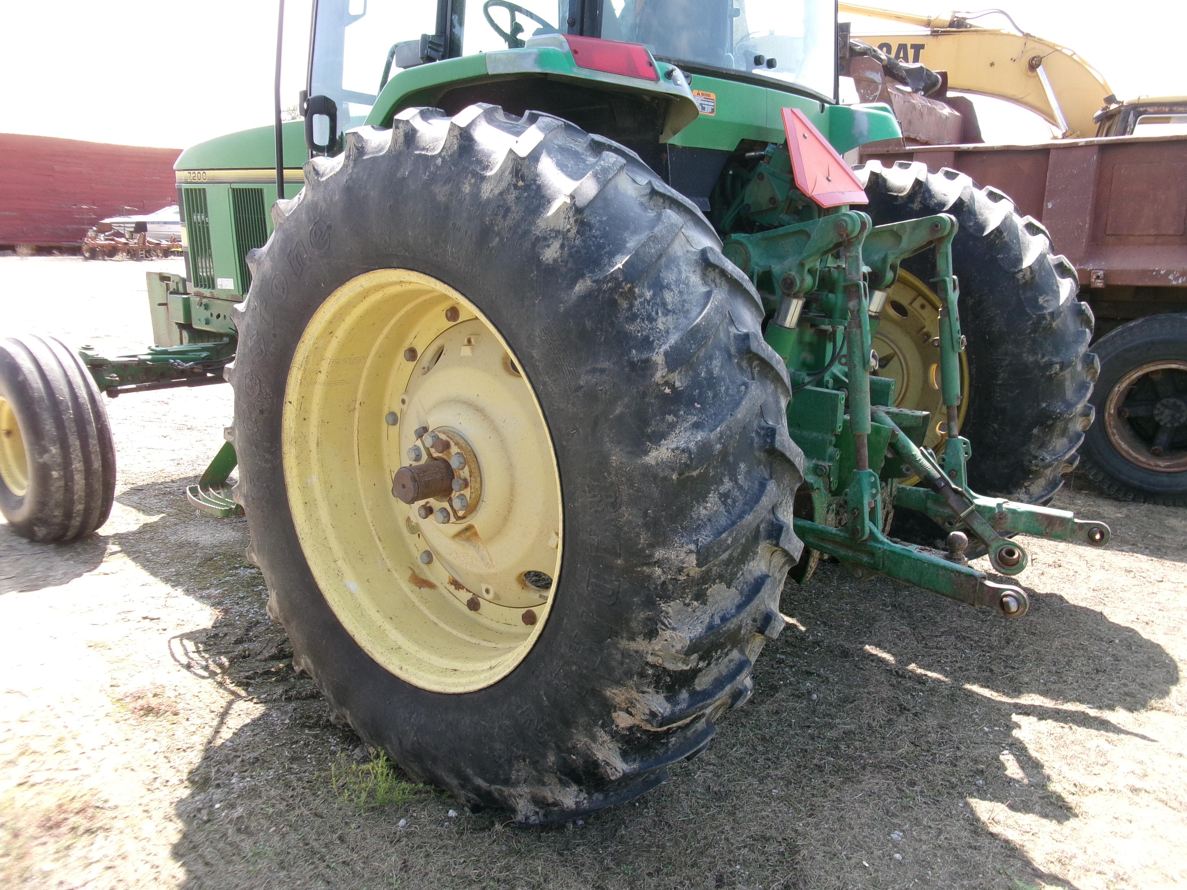 JD 7200, CAB, DSL, A/C, POWERQUAD TRANS, DUAL REMOTES, 8150 HRS, SN:001473