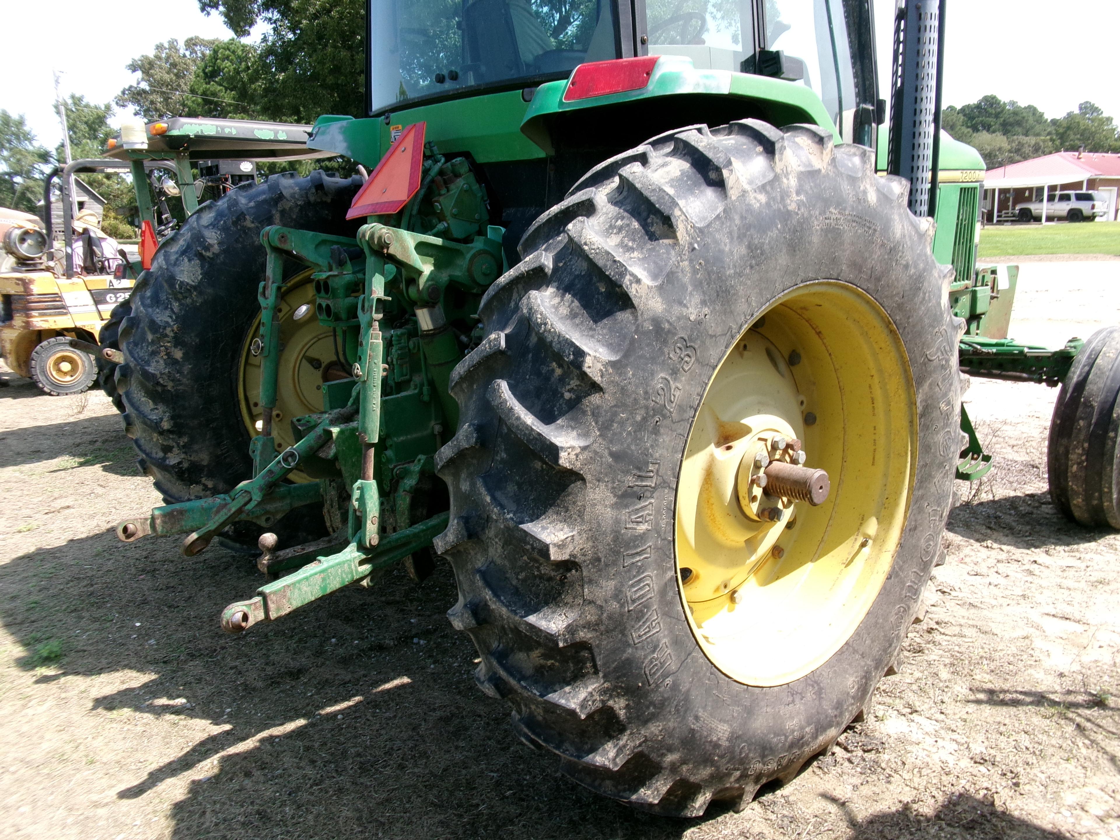 JD 7200, CAB, DSL, A/C, POWERQUAD TRANS, DUAL REMOTES, 8150 HRS, SN:001473