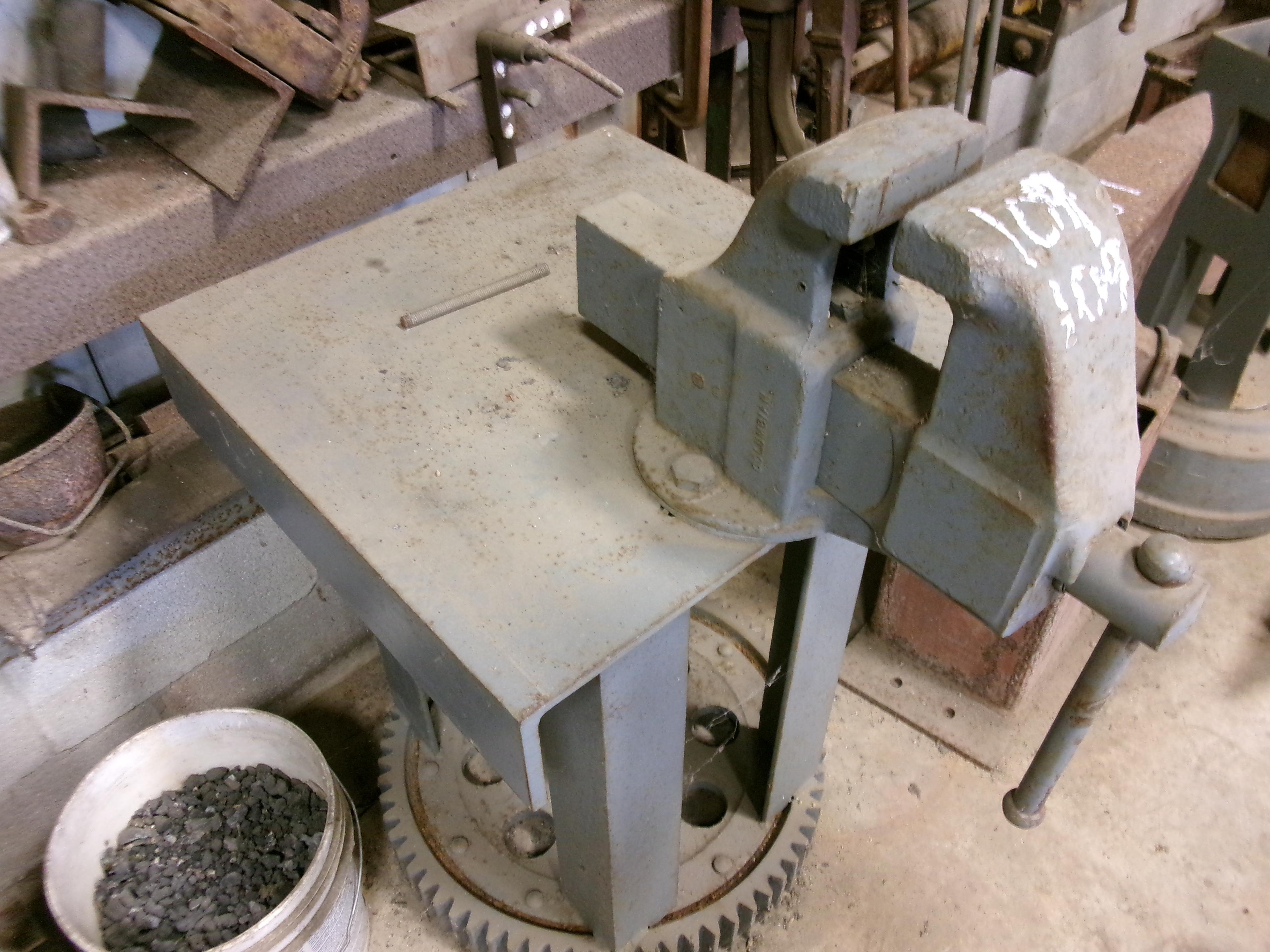 VISE ON STEEL TABLE