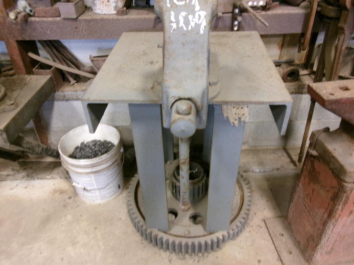 VISE ON STEEL TABLE