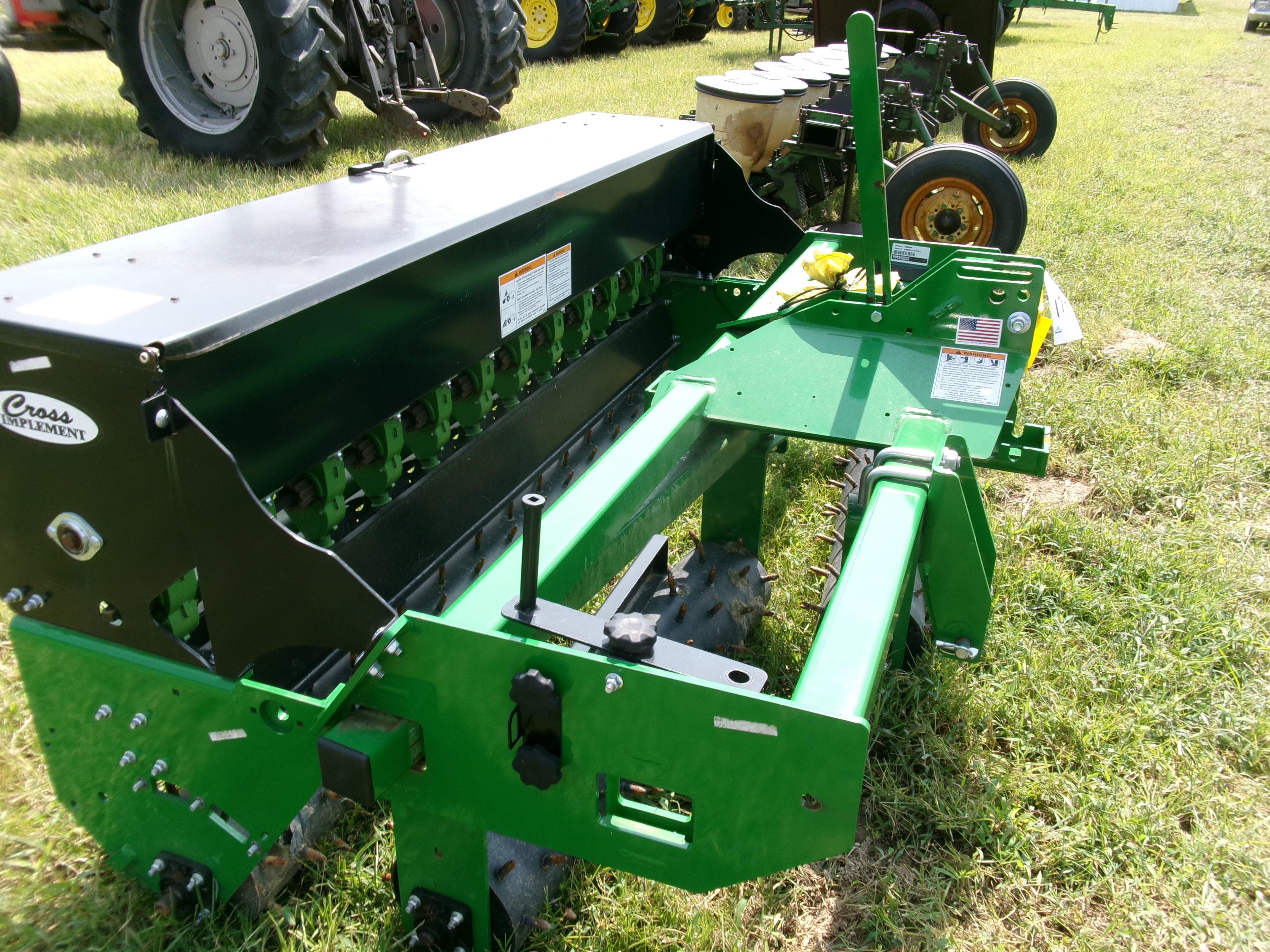 WOODS TSS8R4 SEEDER, LIKE NEW