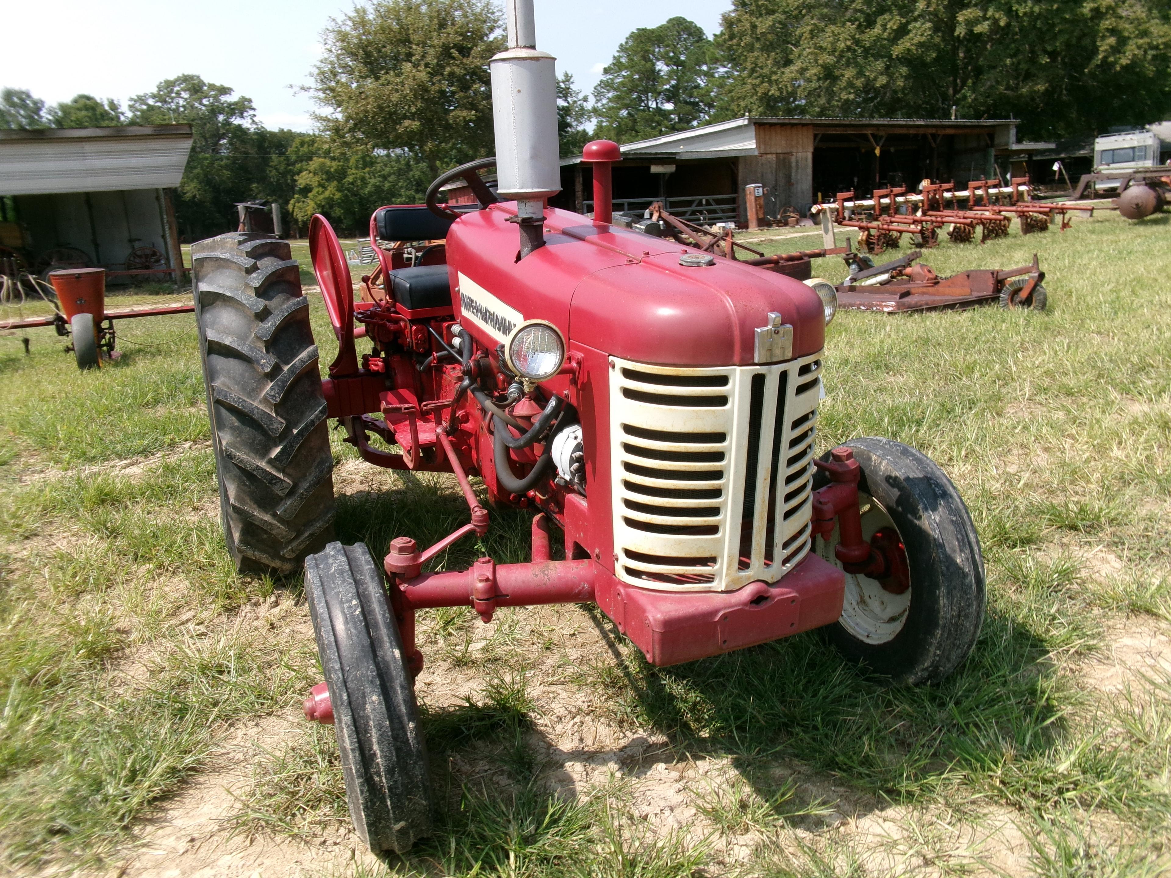 IH 350 DSL, 1 OWNER, 65 HRS ON NEW TACH, NEW REAR RUBBER, SN:5927 (1ST DSL 350 SOLD IN ARAEA)