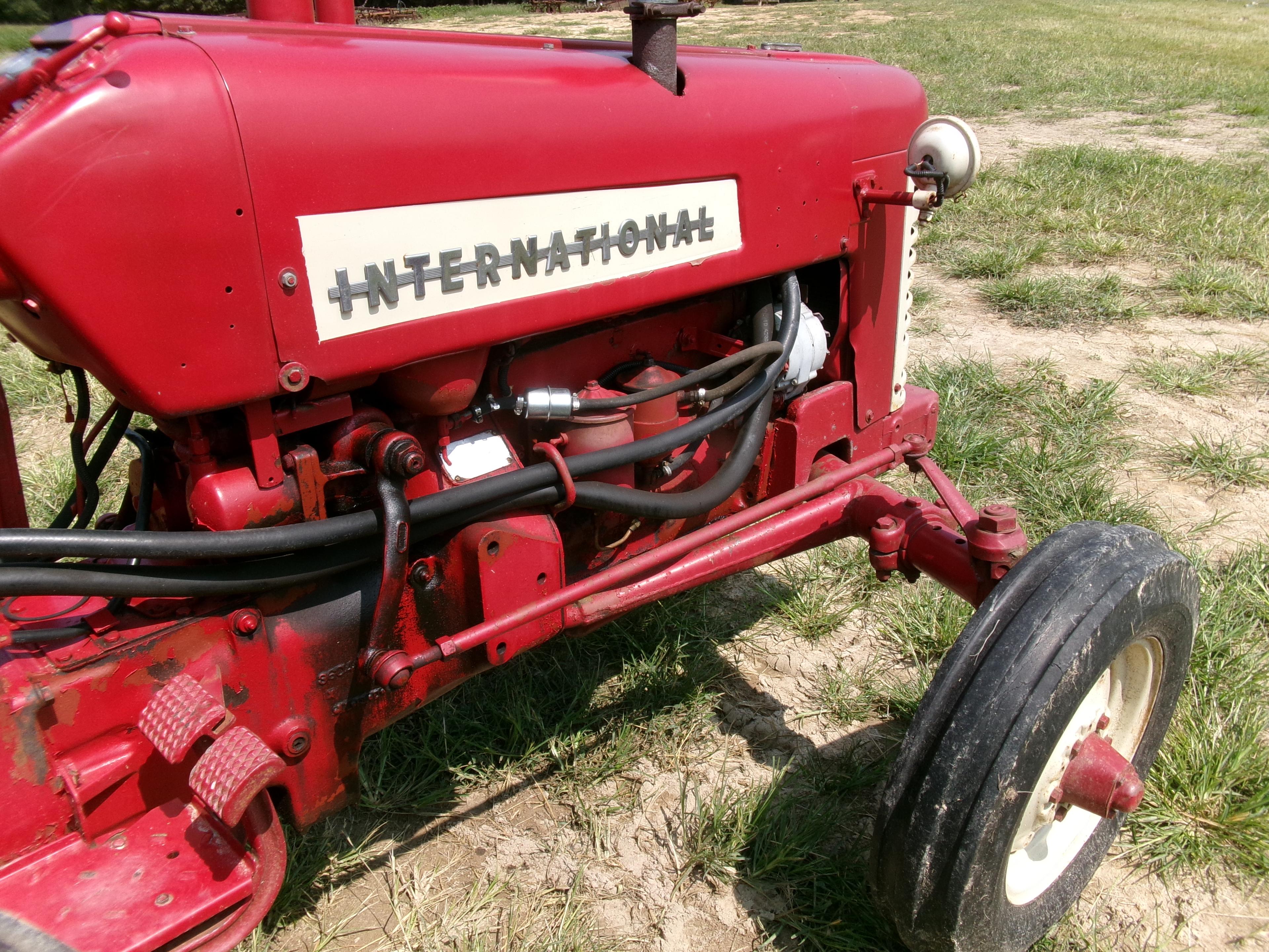 IH 350 DSL, 1 OWNER, 65 HRS ON NEW TACH, NEW REAR RUBBER, SN:5927 (1ST DSL 350 SOLD IN ARAEA)