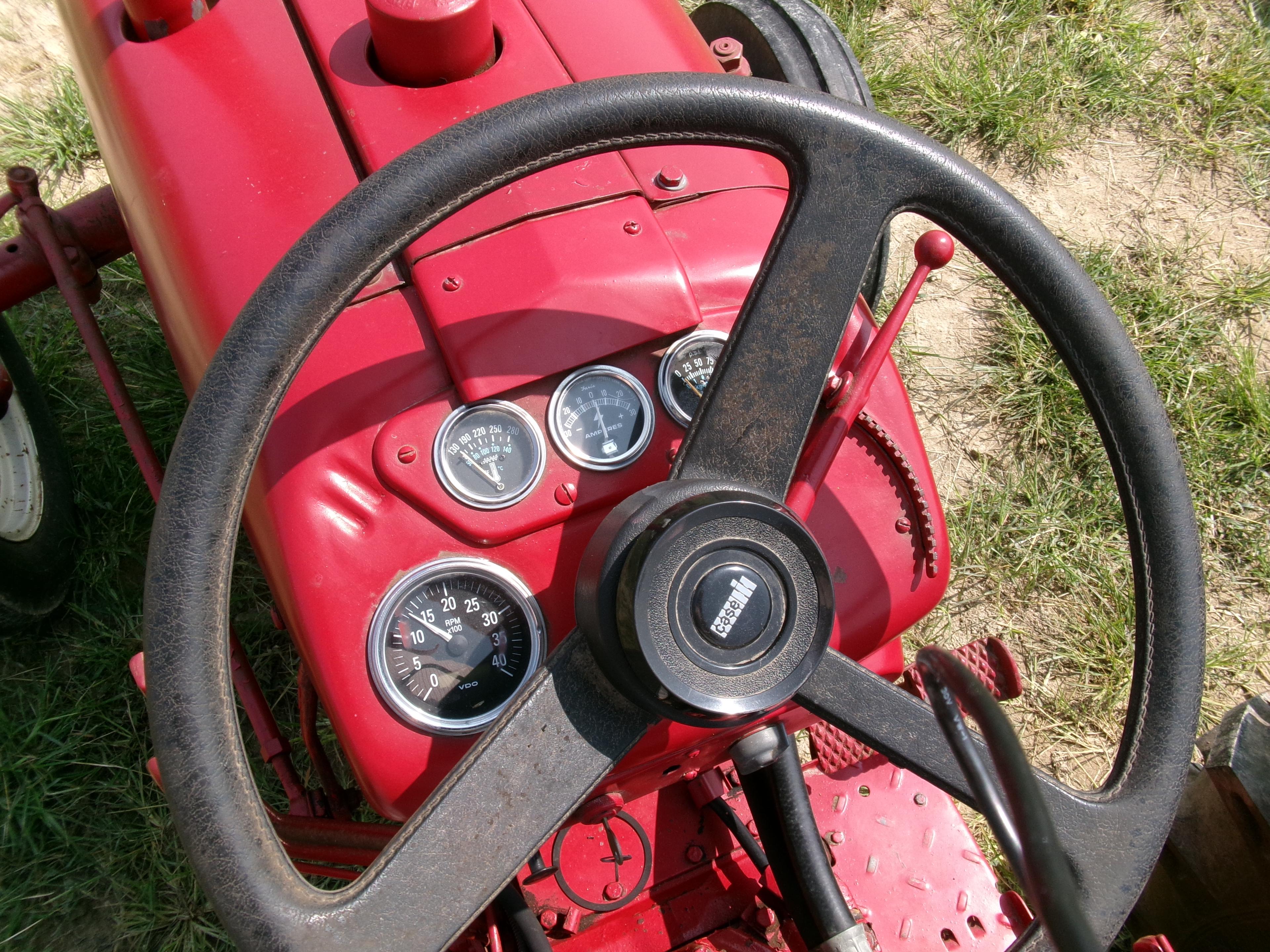 IH 350 DSL, 1 OWNER, 65 HRS ON NEW TACH, NEW REAR RUBBER, SN:5927 (1ST DSL 350 SOLD IN ARAEA)
