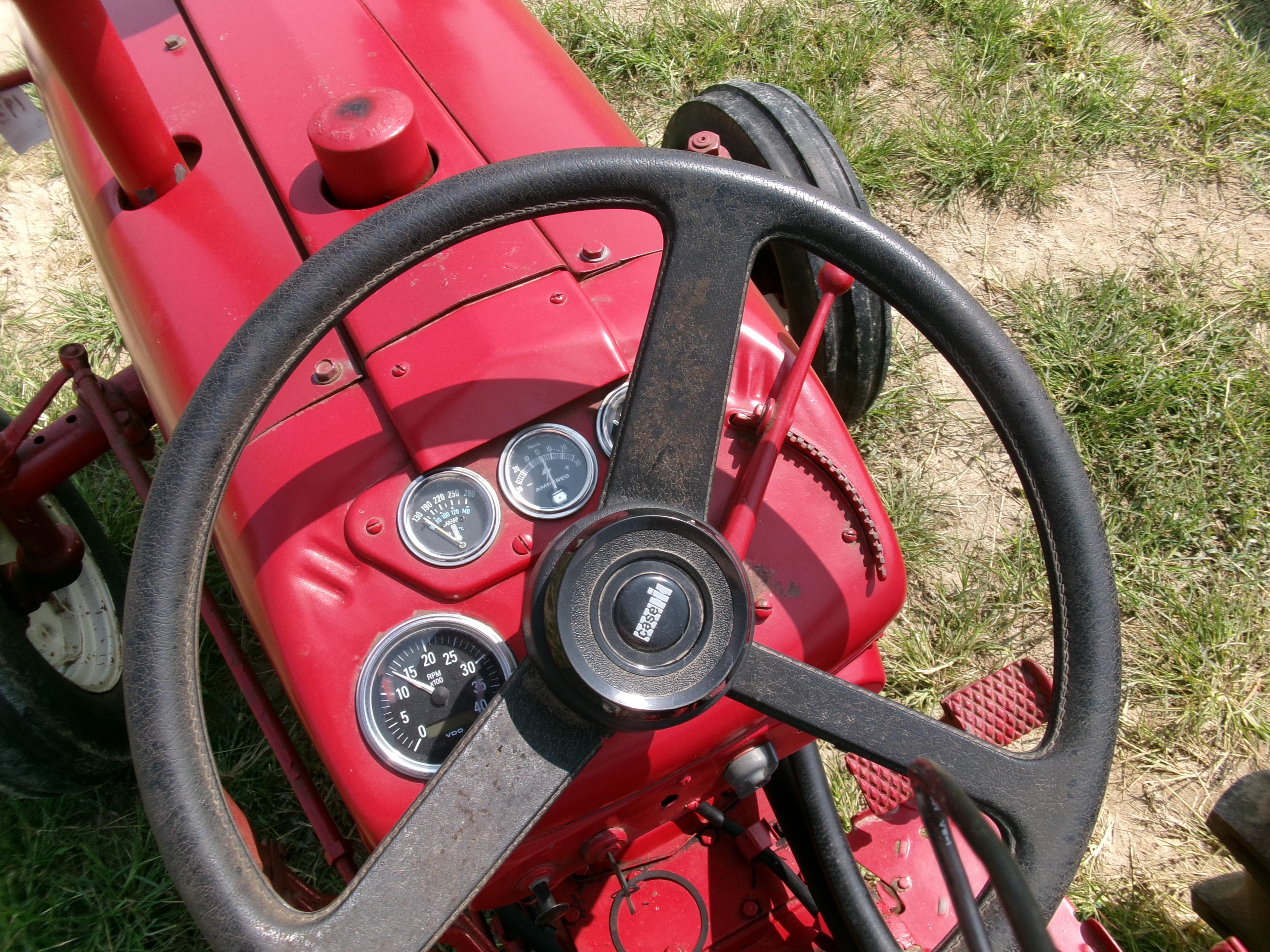 IH 350 DSL, 1 OWNER, 65 HRS ON NEW TACH, NEW REAR RUBBER, SN:5927 (1ST DSL 350 SOLD IN ARAEA)