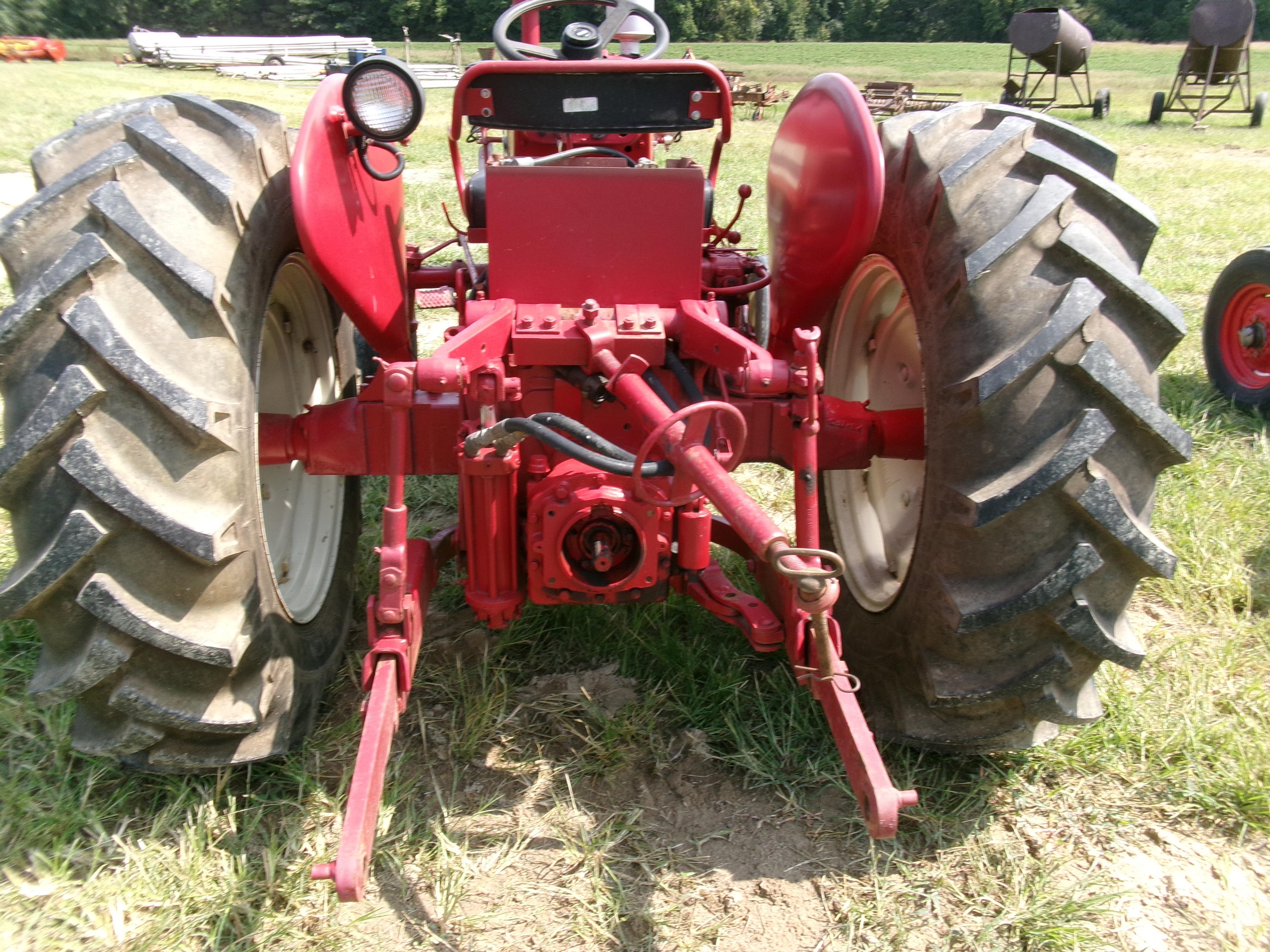 IH 350 DSL, 1 OWNER, 65 HRS ON NEW TACH, NEW REAR RUBBER, SN:5927 (1ST DSL 350 SOLD IN ARAEA)