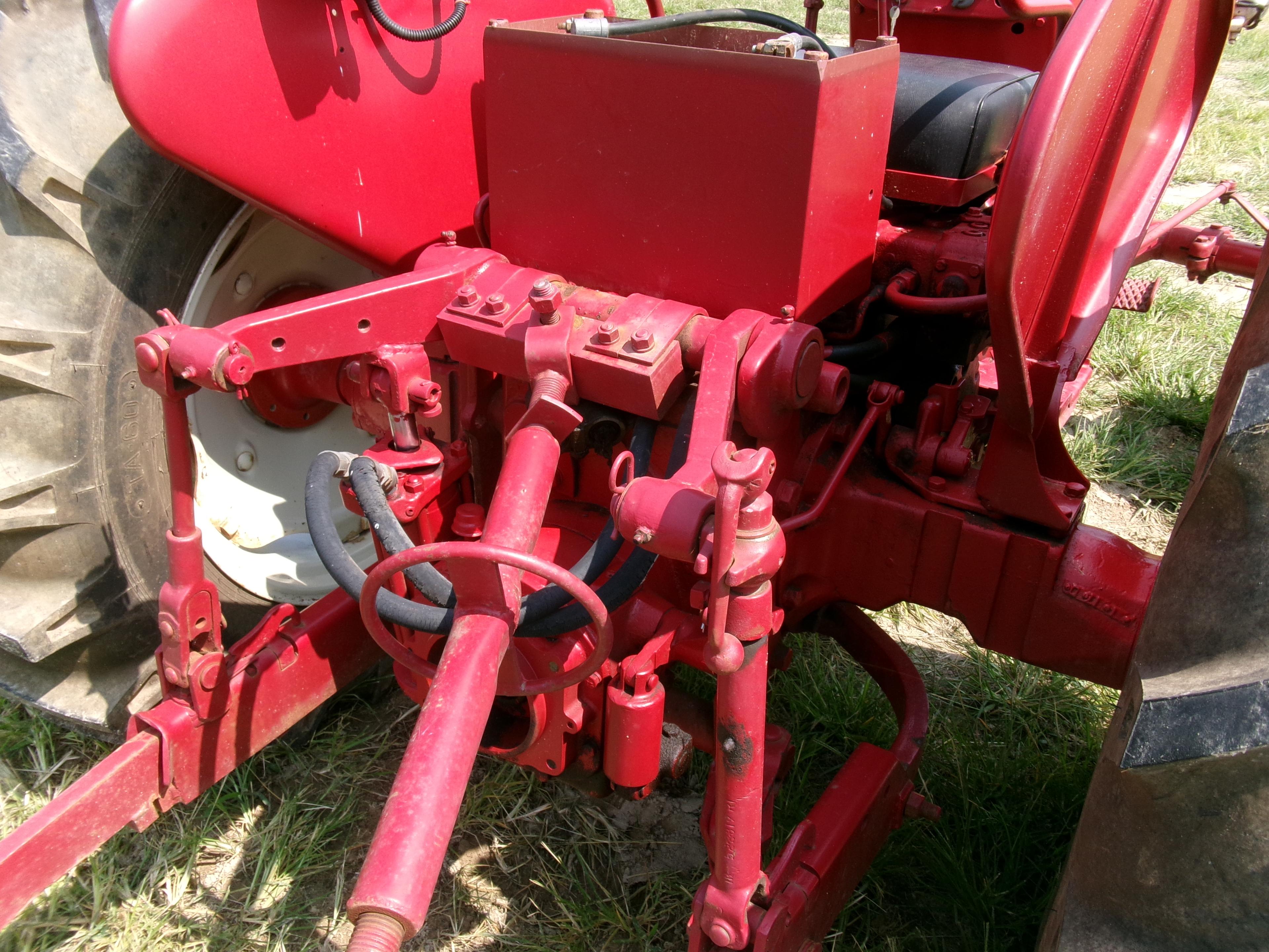 IH 350 DSL, 1 OWNER, 65 HRS ON NEW TACH, NEW REAR RUBBER, SN:5927 (1ST DSL 350 SOLD IN ARAEA)
