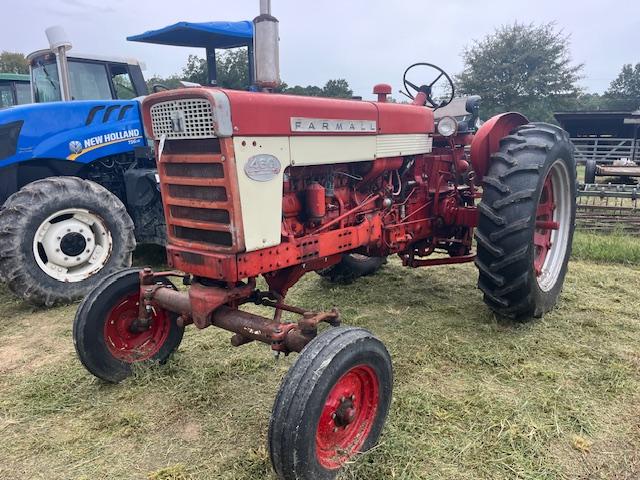 FARMALL 460, GAS ENGINE, 1306 HRS SN: 647S AS GOOD AND SOLID AS YOU WILL FIND.  SHED KEPT.  NICE