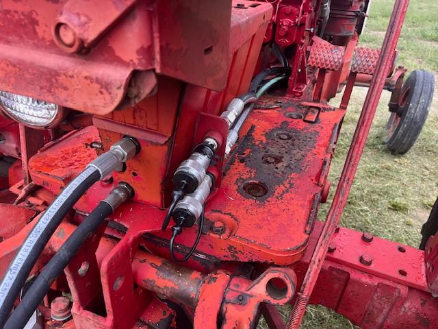 FARMALL 460, GAS ENGINE, 1306 HRS SN: 647S AS GOOD AND SOLID AS YOU WILL FIND.  SHED KEPT.  NICE