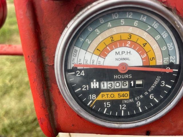 FARMALL 460, GAS ENGINE, 1306 HRS SN: 647S AS GOOD AND SOLID AS YOU WILL FIND.  SHED KEPT.  NICE