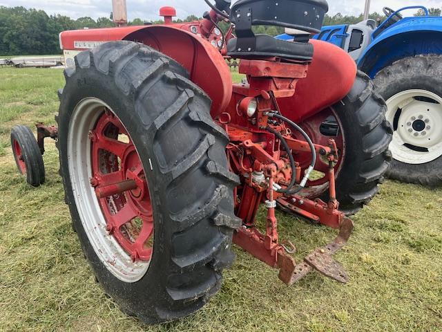 FARMALL 460, GAS ENGINE, 1306 HRS SN: 647S AS GOOD AND SOLID AS YOU WILL FIND.  SHED KEPT.  NICE