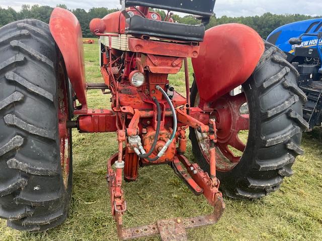 FARMALL 460, GAS ENGINE, 1306 HRS SN: 647S AS GOOD AND SOLID AS YOU WILL FIND.  SHED KEPT.  NICE