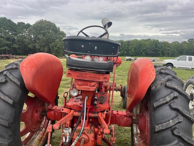 FARMALL 460, GAS ENGINE, 1306 HRS SN: 647S AS GOOD AND SOLID AS YOU WILL FIND.  SHED KEPT.  NICE