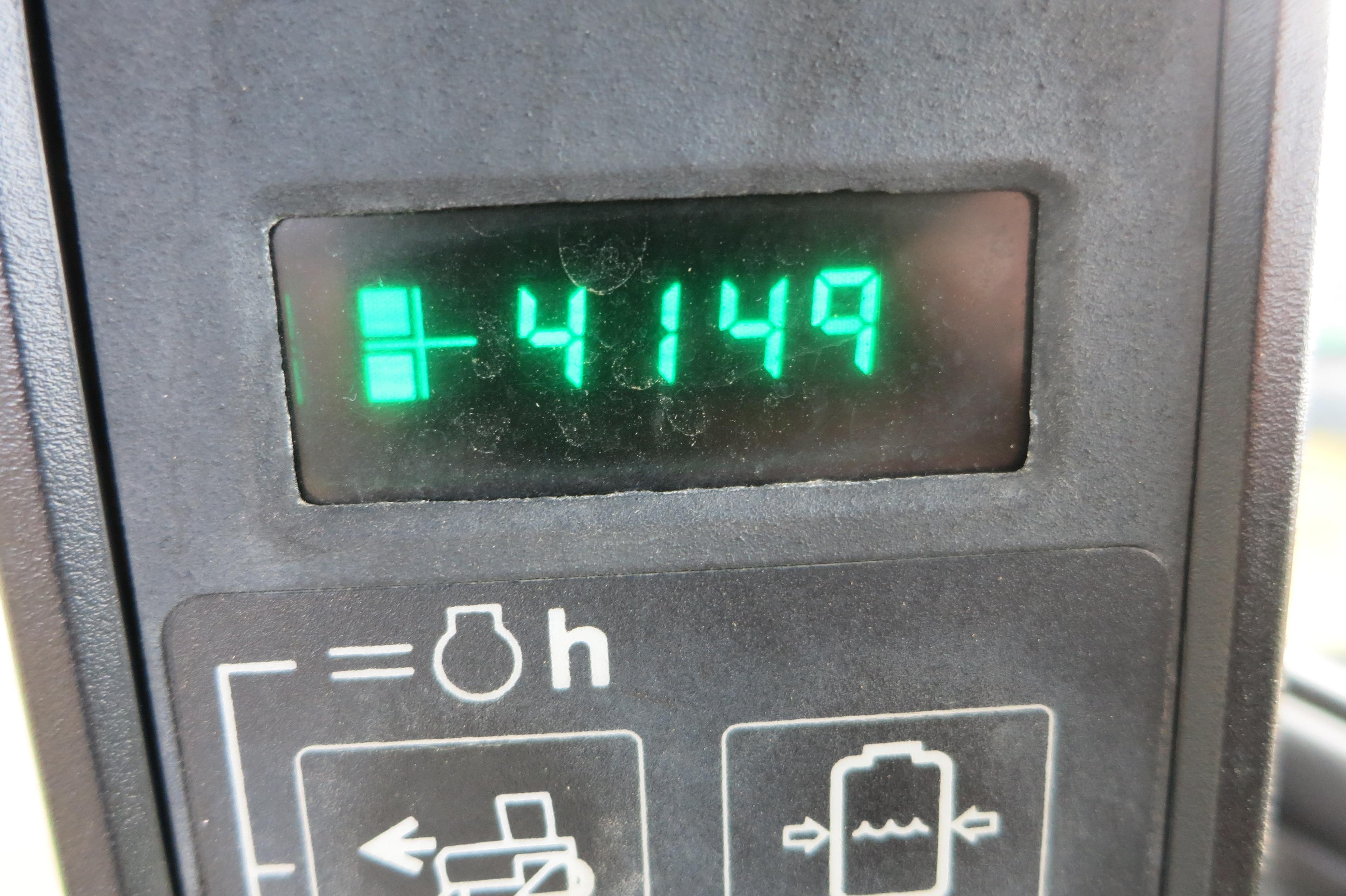 JD 6100 SPRAYER, CAB, JD RATE CONTROL, 4148 MILES, SN:4065, SELLS W/ 4R & 8R BOOM (ALL NEW AC)