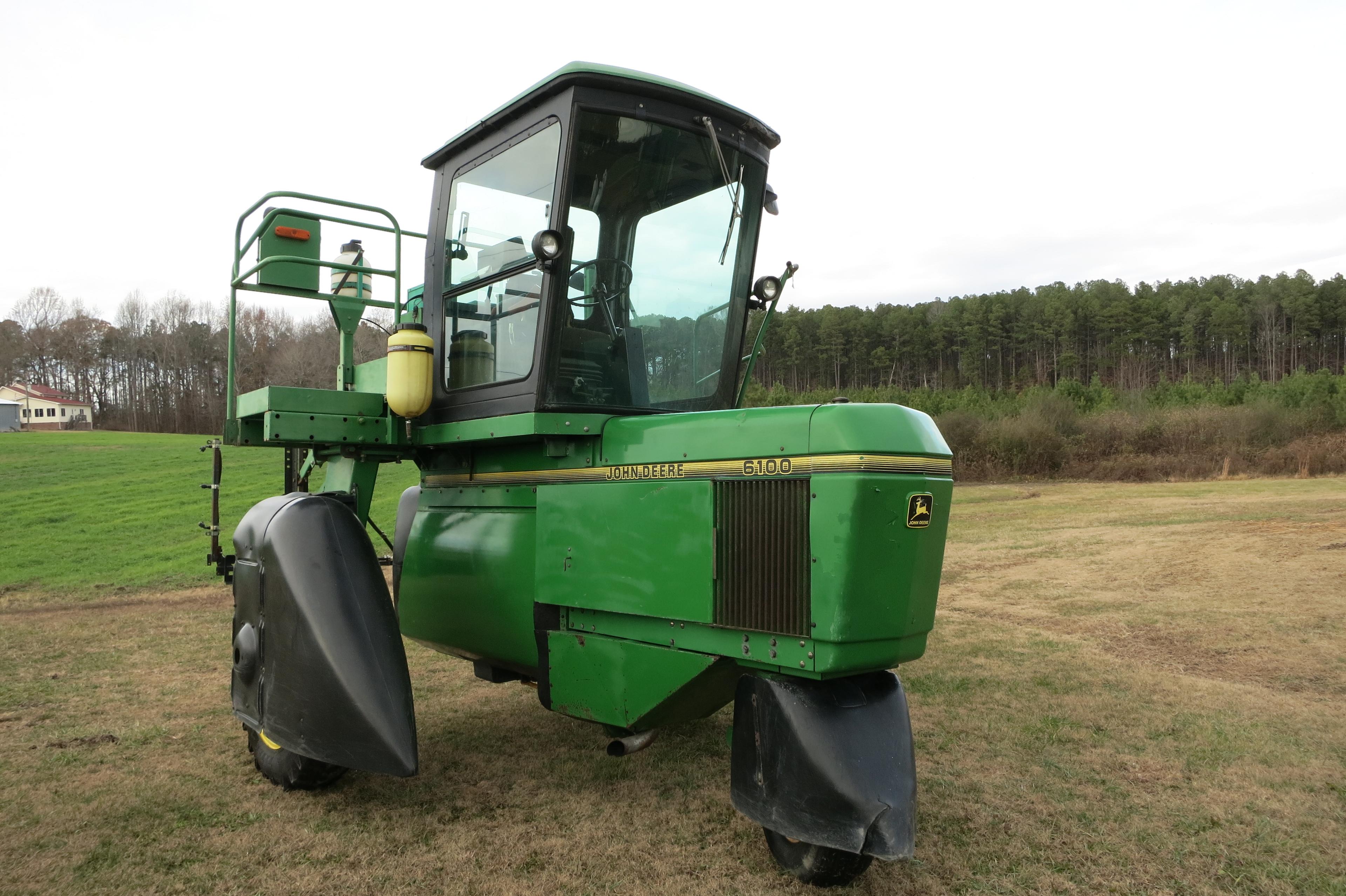 JD 6100 SPRAYER, CAB, JD RATE CONTROL, 4148 MILES, SN:4065, SELLS W/ 4R & 8R BOOM (ALL NEW AC)