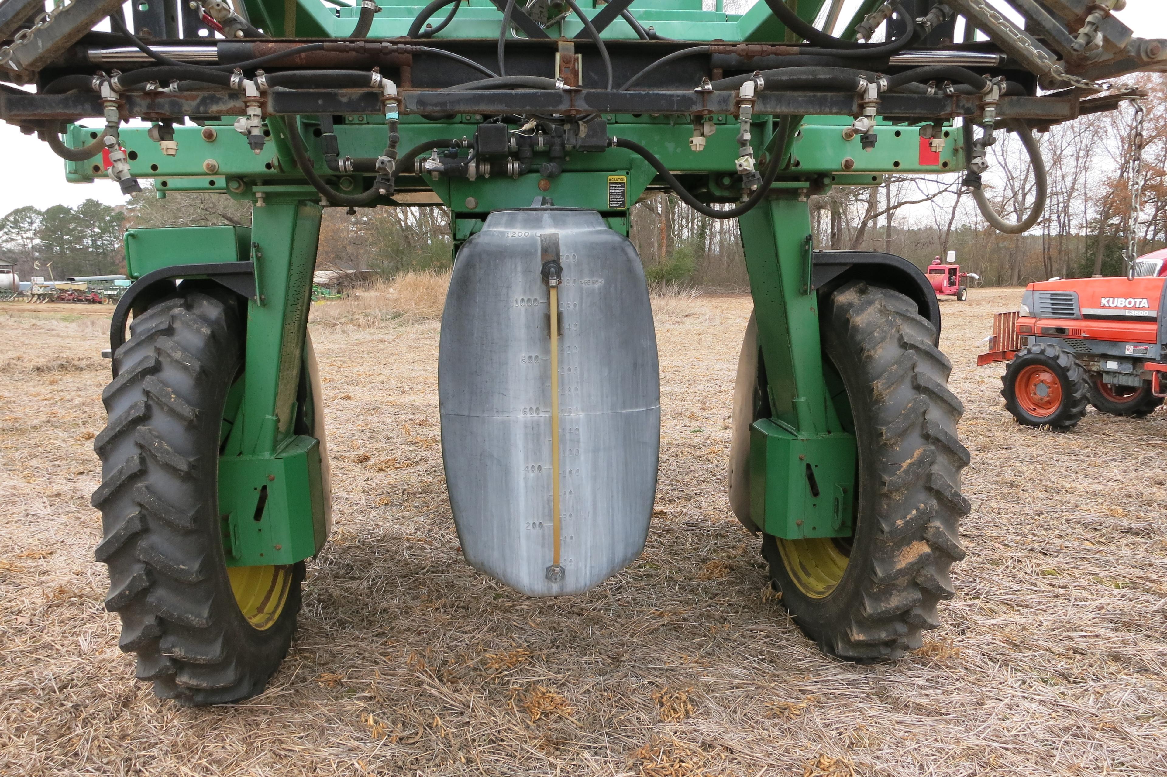 JD 6100 SPRAYER, JD RATE CONTROLLER, SN: 2015, 3895 HRS (BOUGHT NEW TO THIS FARM)