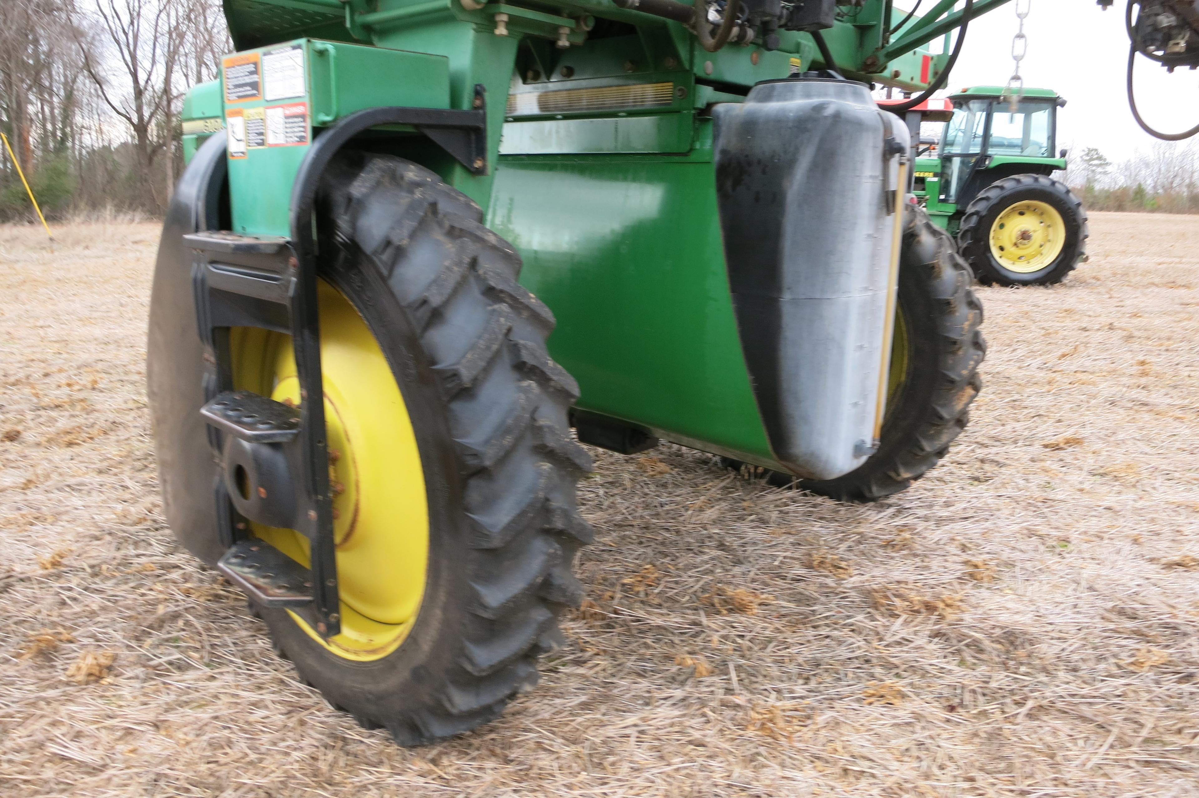 JD 6100 SPRAYER, JD RATE CONTROLLER, SN: 2015, 3895 HRS (BOUGHT NEW TO THIS FARM)